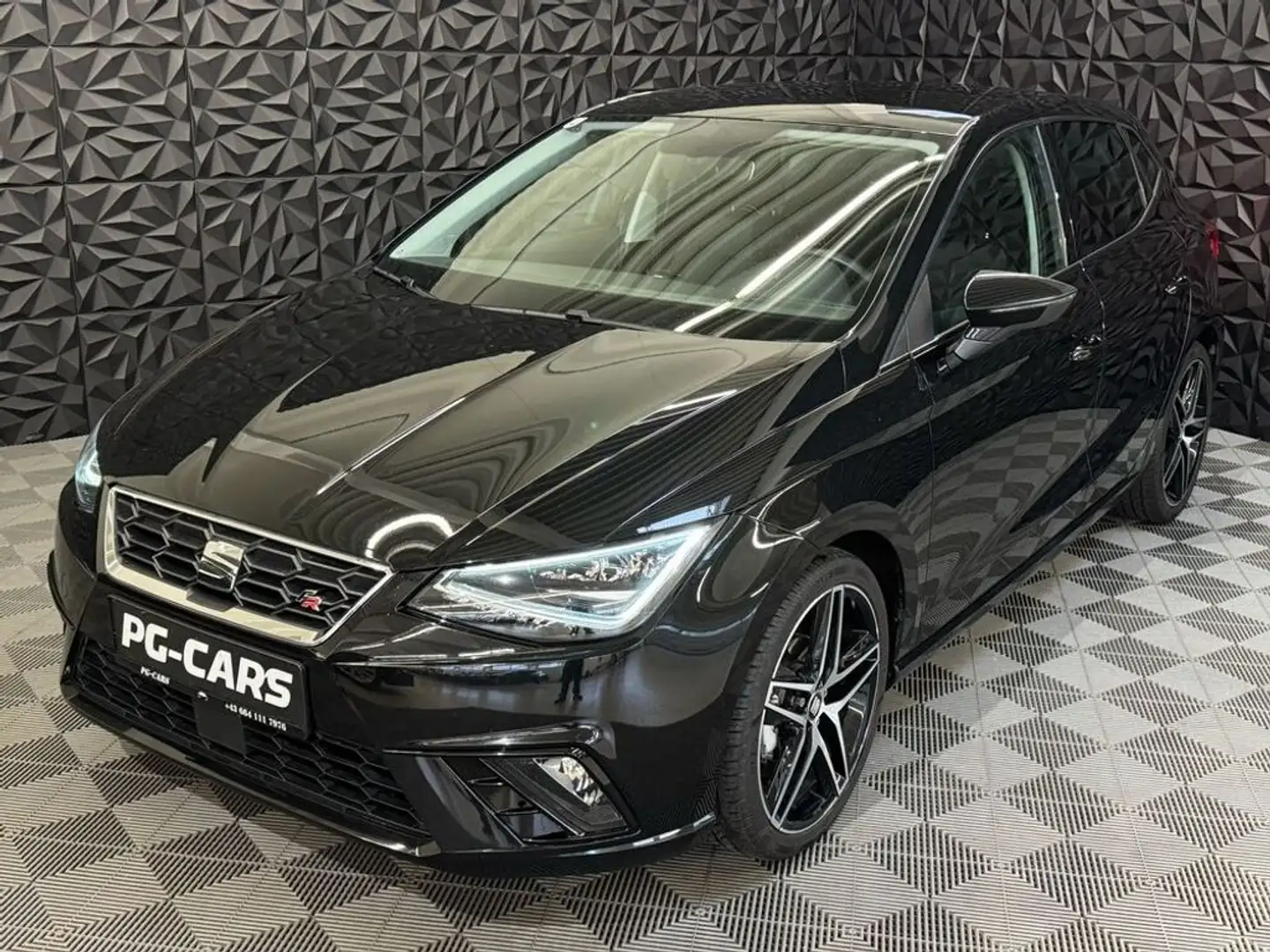 SEAT Ibiza 1.0 TSI FR Чорний - 1