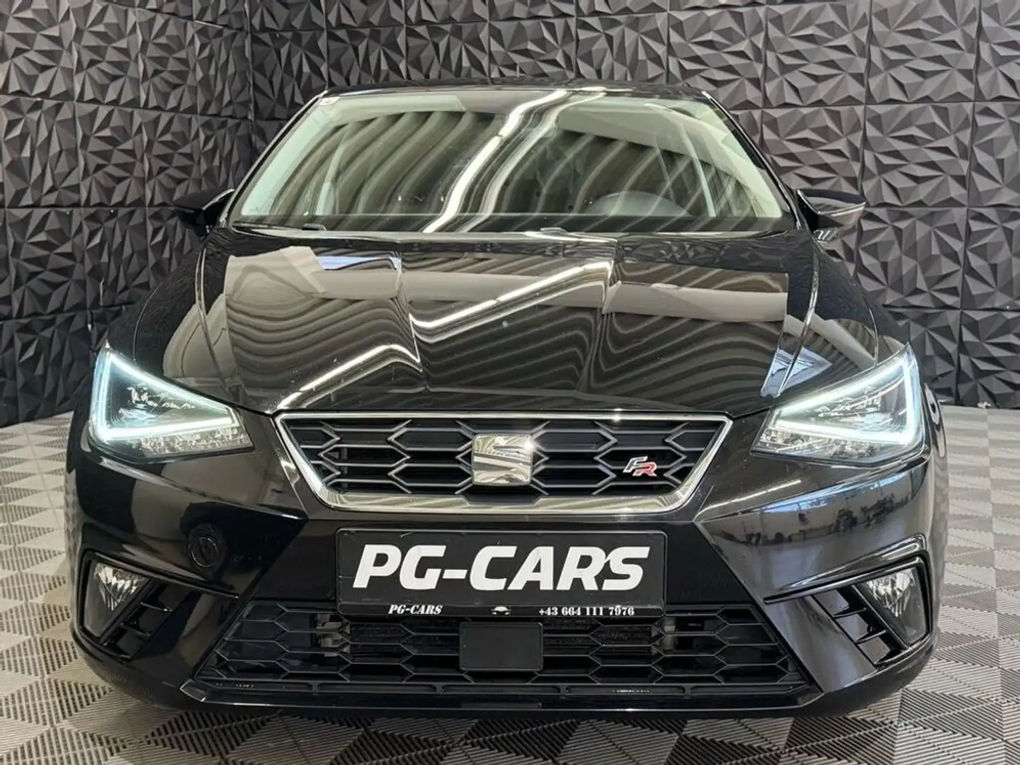 SEAT Ibiza 1.0 TSI FR Чорний - 2