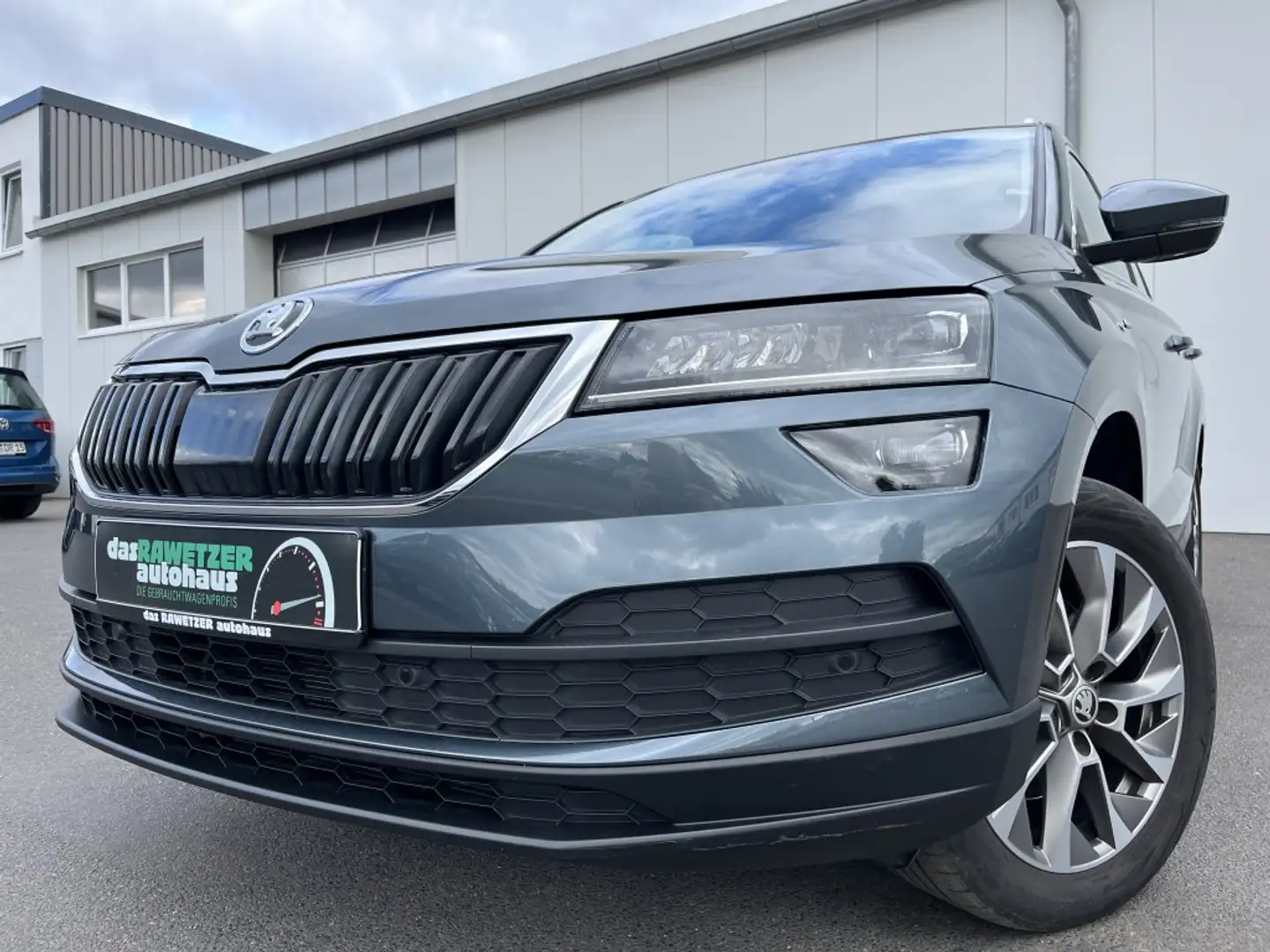 Skoda Karoq 2.0 TDI Clever 163€ m. 20% Anzahlung AHK DAB Nav Grau - 1
