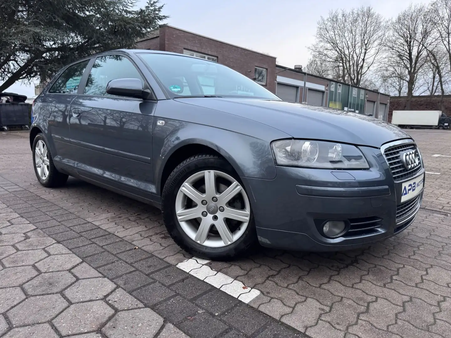 Audi A3 2.0 TDI AMBITION BI-XENON AHK 2.HAND SCHECKH. Gris - 1