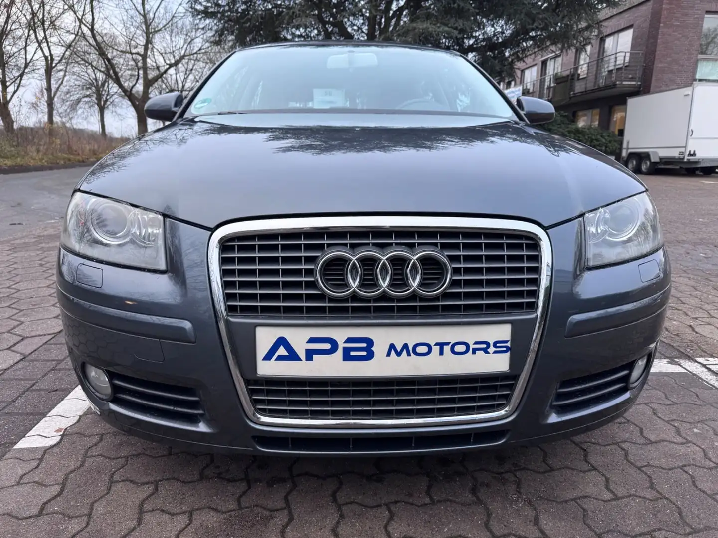 Audi A3 2.0 TDI AMBITION BI-XENON AHK 2.HAND SCHECKH. Gris - 2