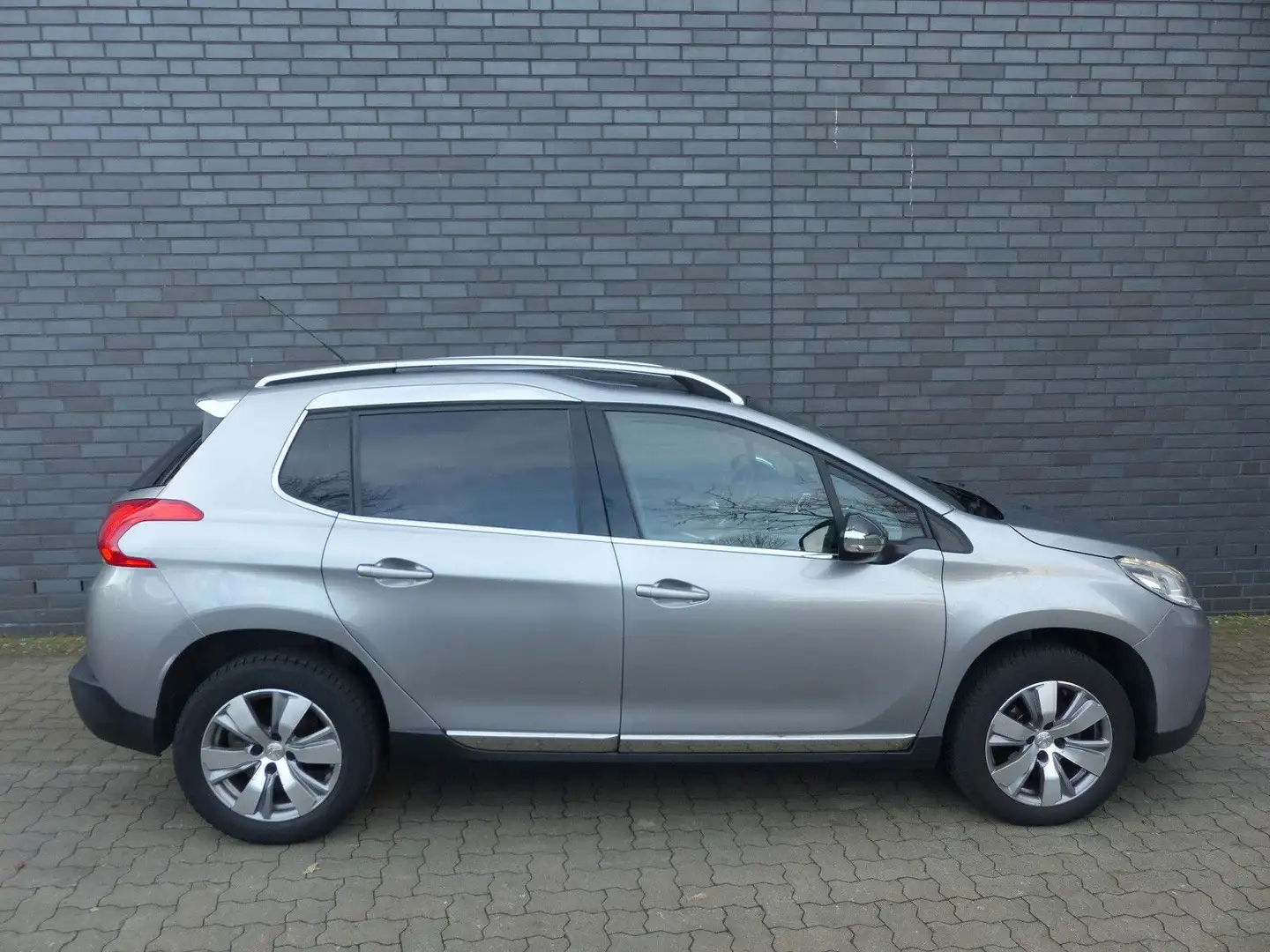 Peugeot 2008 Allure Glasdach/Navi/Klimaautom/PDC Grau - 1