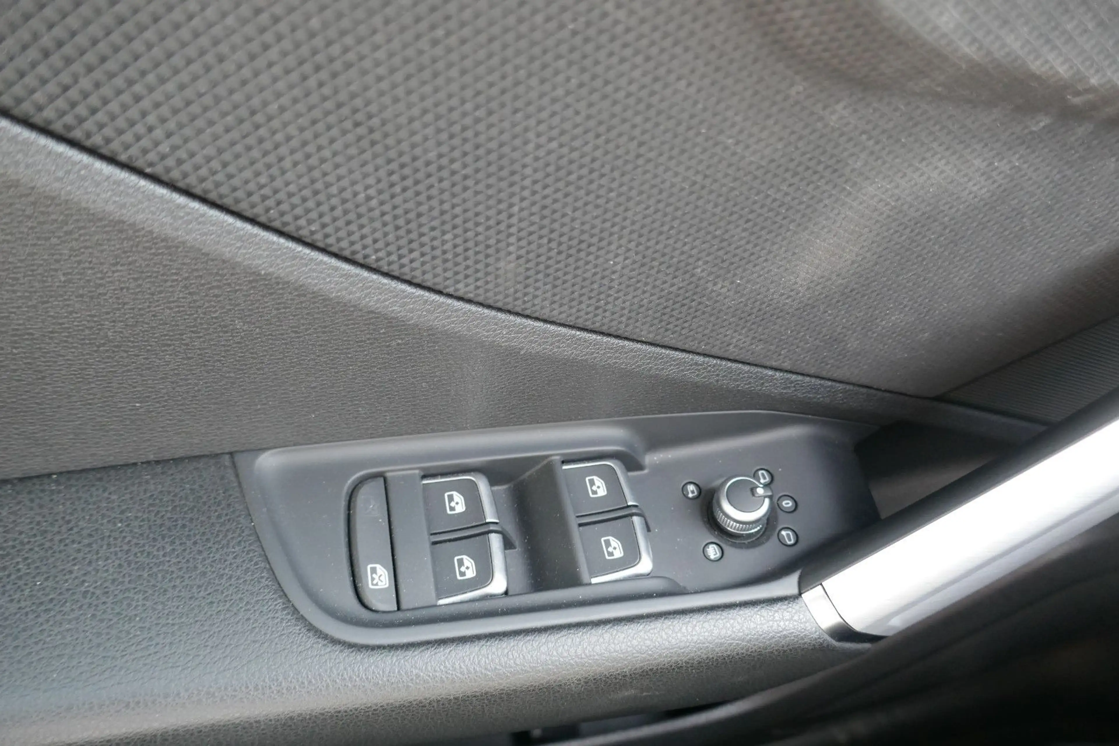 Audi Q2 35 TFSI S line — photo 10