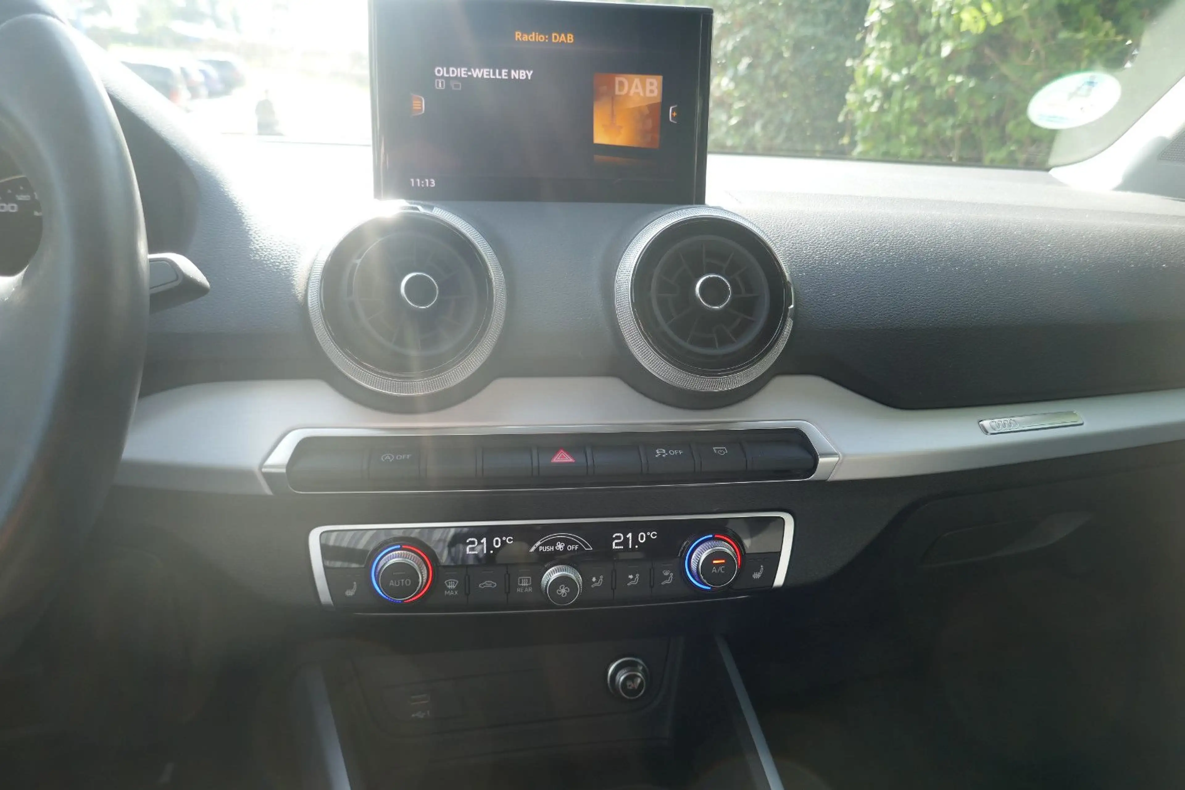 Audi Q2 35 TFSI S line — photo 8
