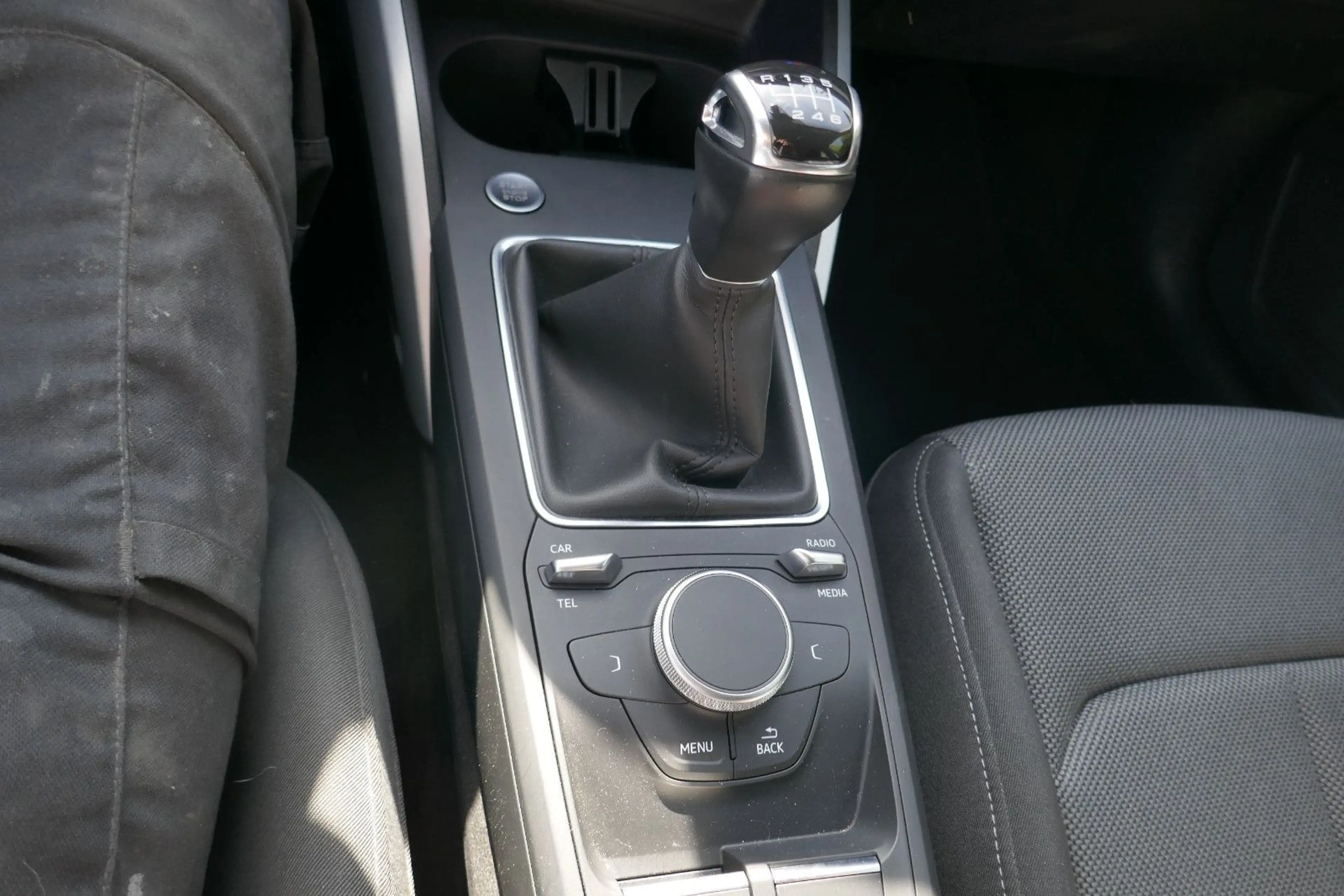 Audi Q2 35 TFSI S line — photo 9