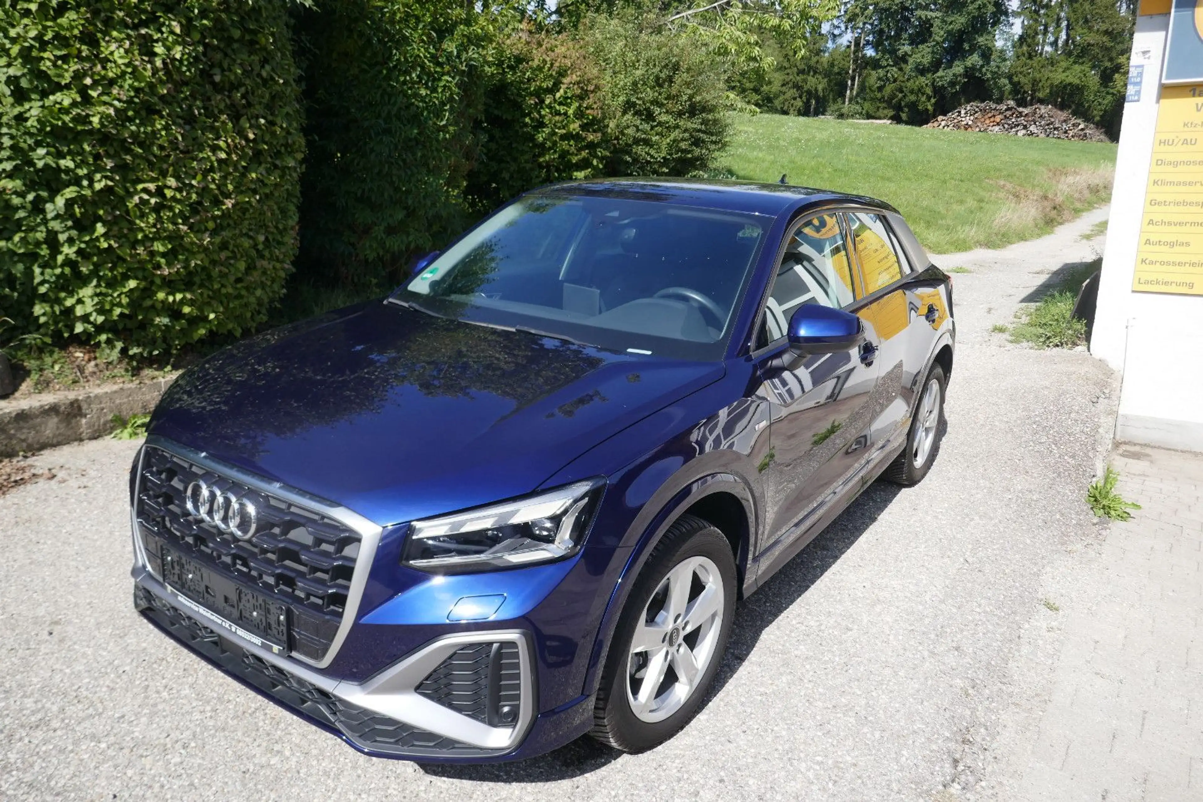 Audi Q2 35 TFSI S line — photo 2
