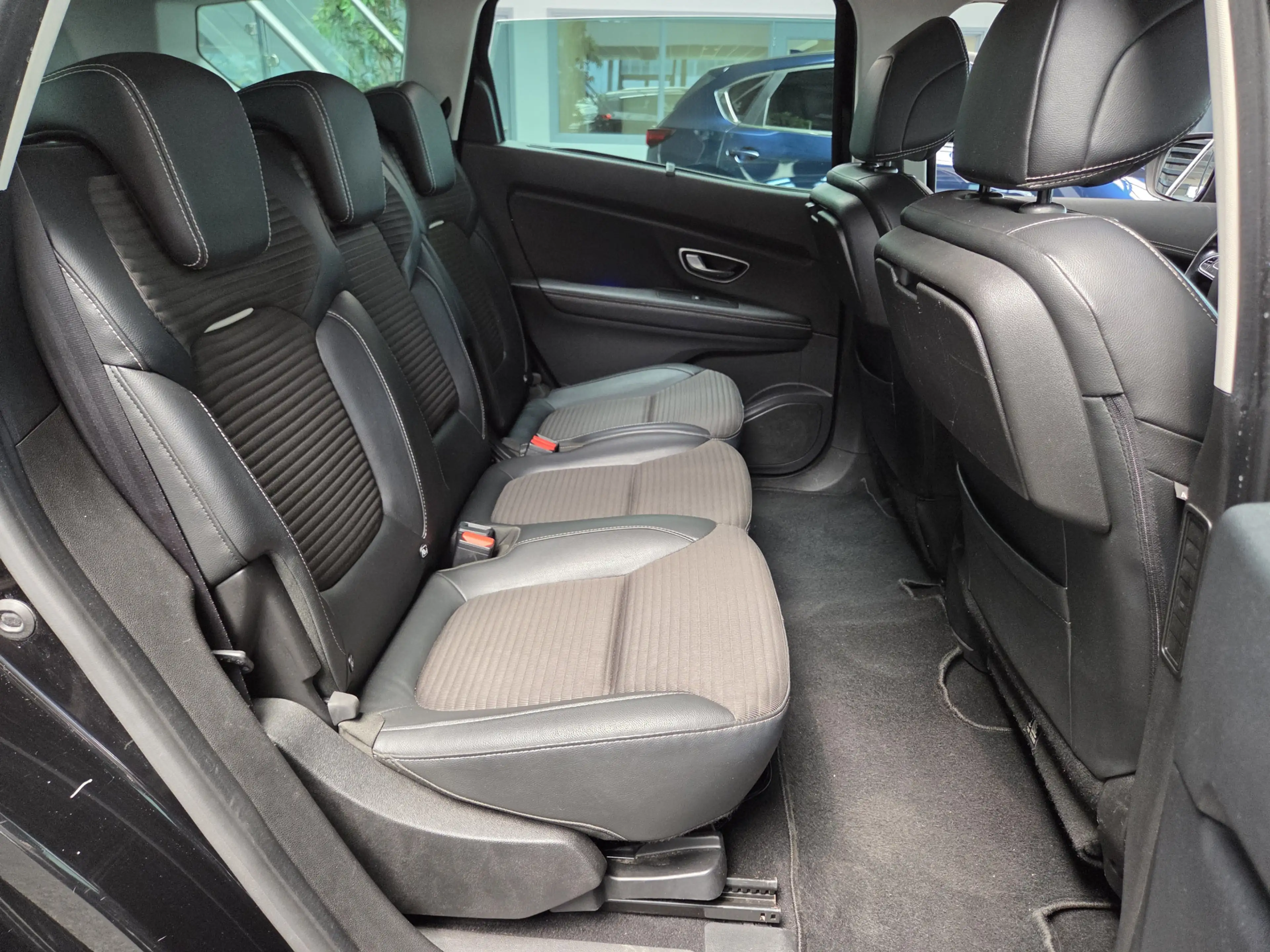 Renault Grand Scenic 1.2 TCe Intens Trekhaak, Camera, Cruise, 20"LM vel — photo 22
