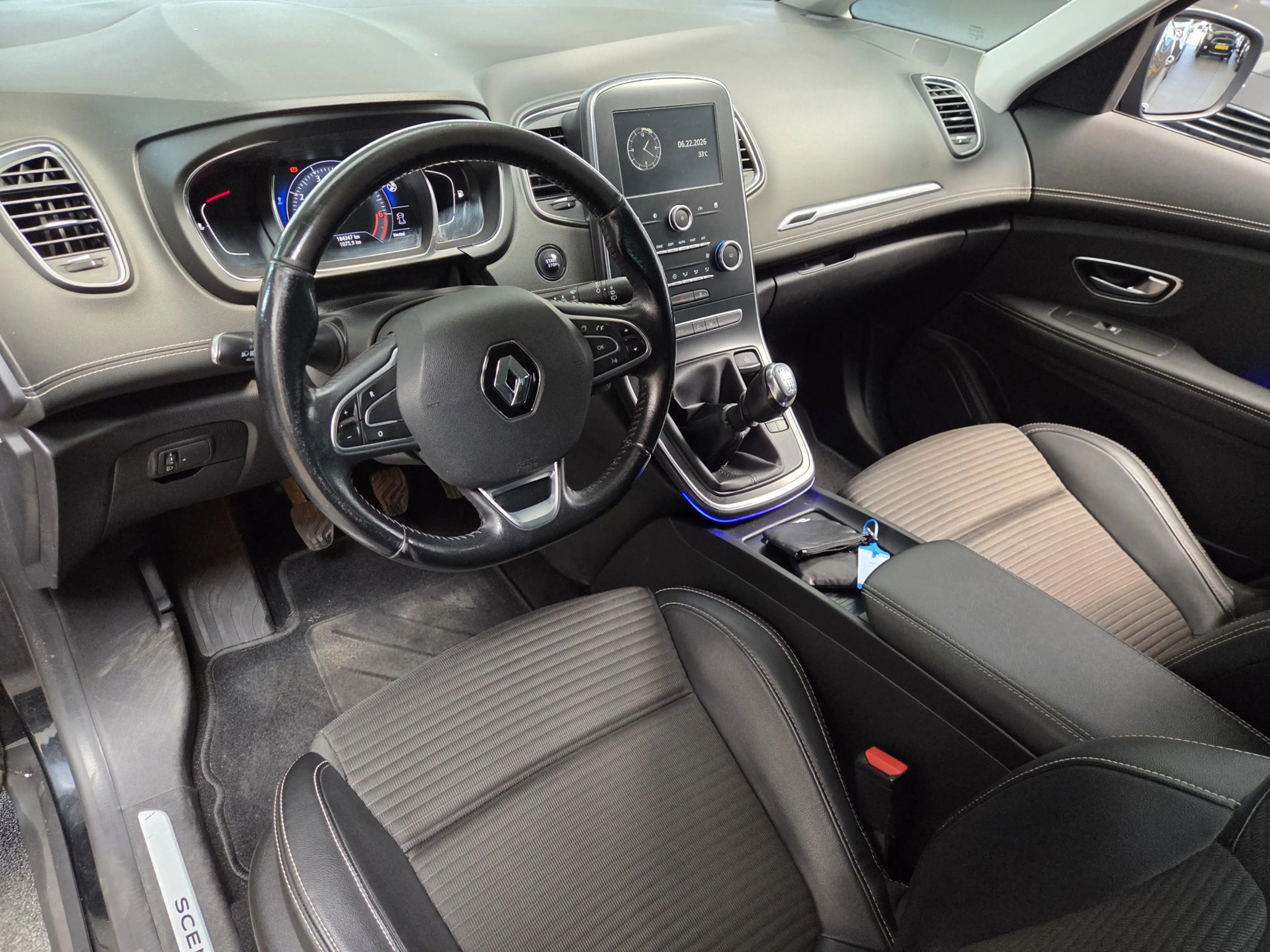 Renault Grand Scenic 1.2 TCe Intens Trekhaak, Camera, Cruise, 20"LM vel — photo 18
