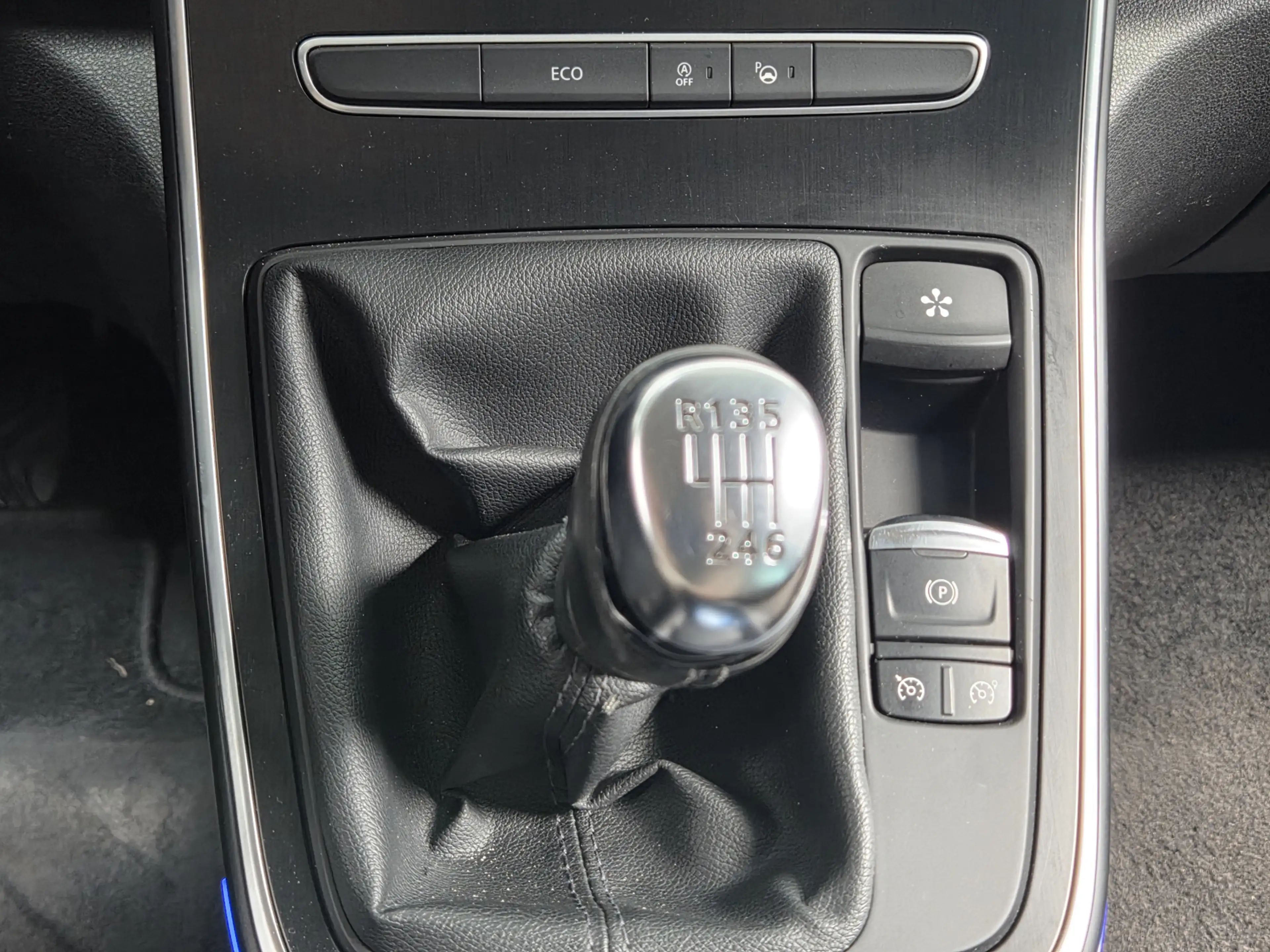 Renault Grand Scenic 1.2 TCe Intens Trekhaak, Camera, Cruise, 20"LM vel — photo 37