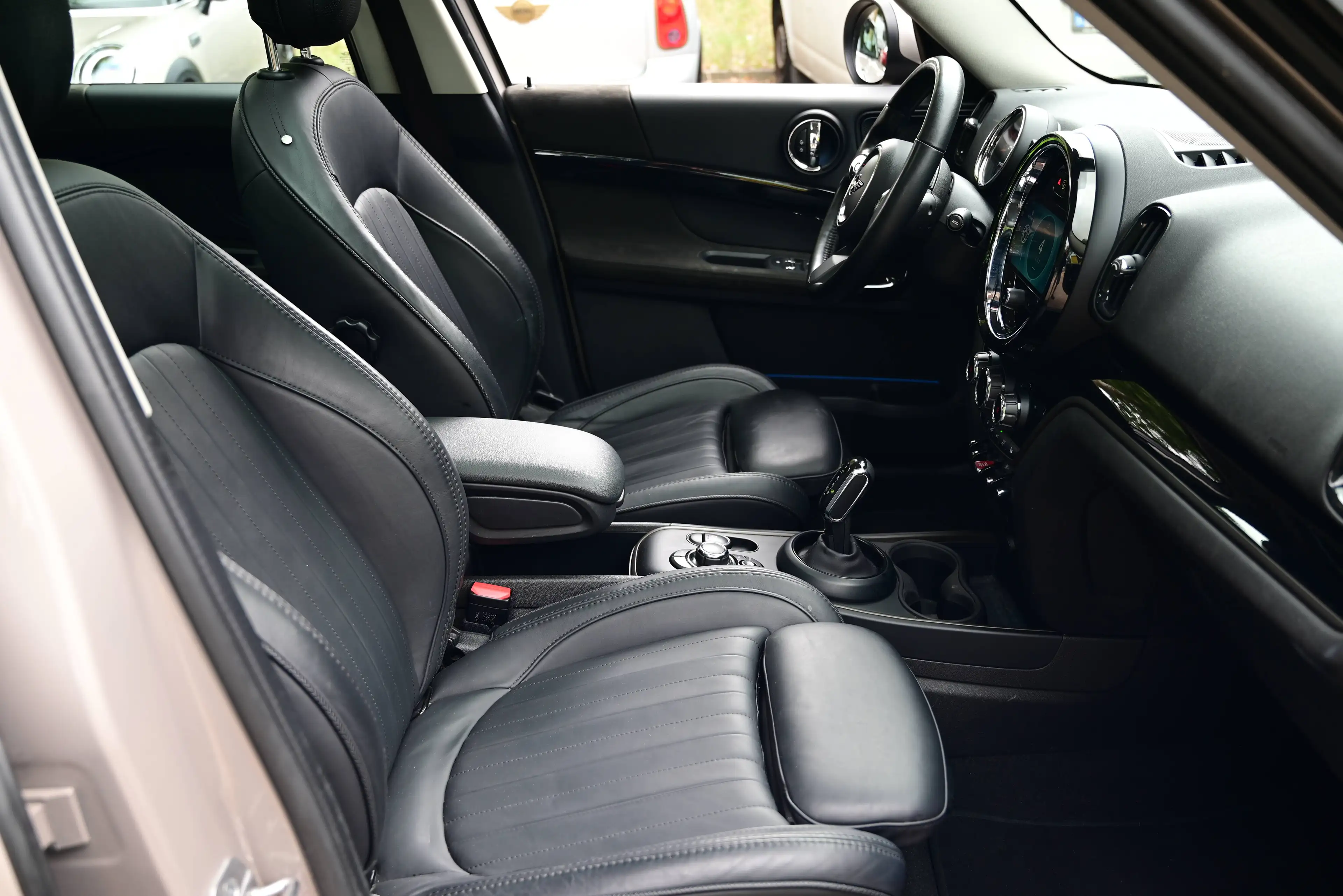 MINI Cooper S Countryman Mini Countryman Cooper S / ALL4 / AUT / SUNROOF / LEATHER LOUNGE / PARKASSIST / BLACK EXTERIOR — photo 15