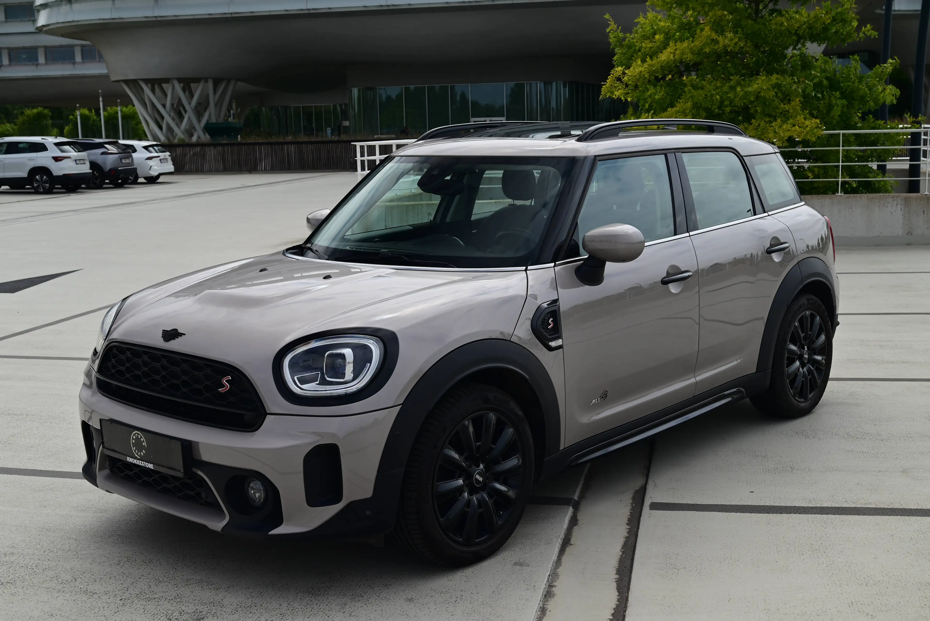 MINI Cooper S Countryman Mini Countryman Cooper S / ALL4 / AUT / SUNROOF / LEATHER LOUNGE / PARKASSIST / BLACK EXTERIOR — photo 4
