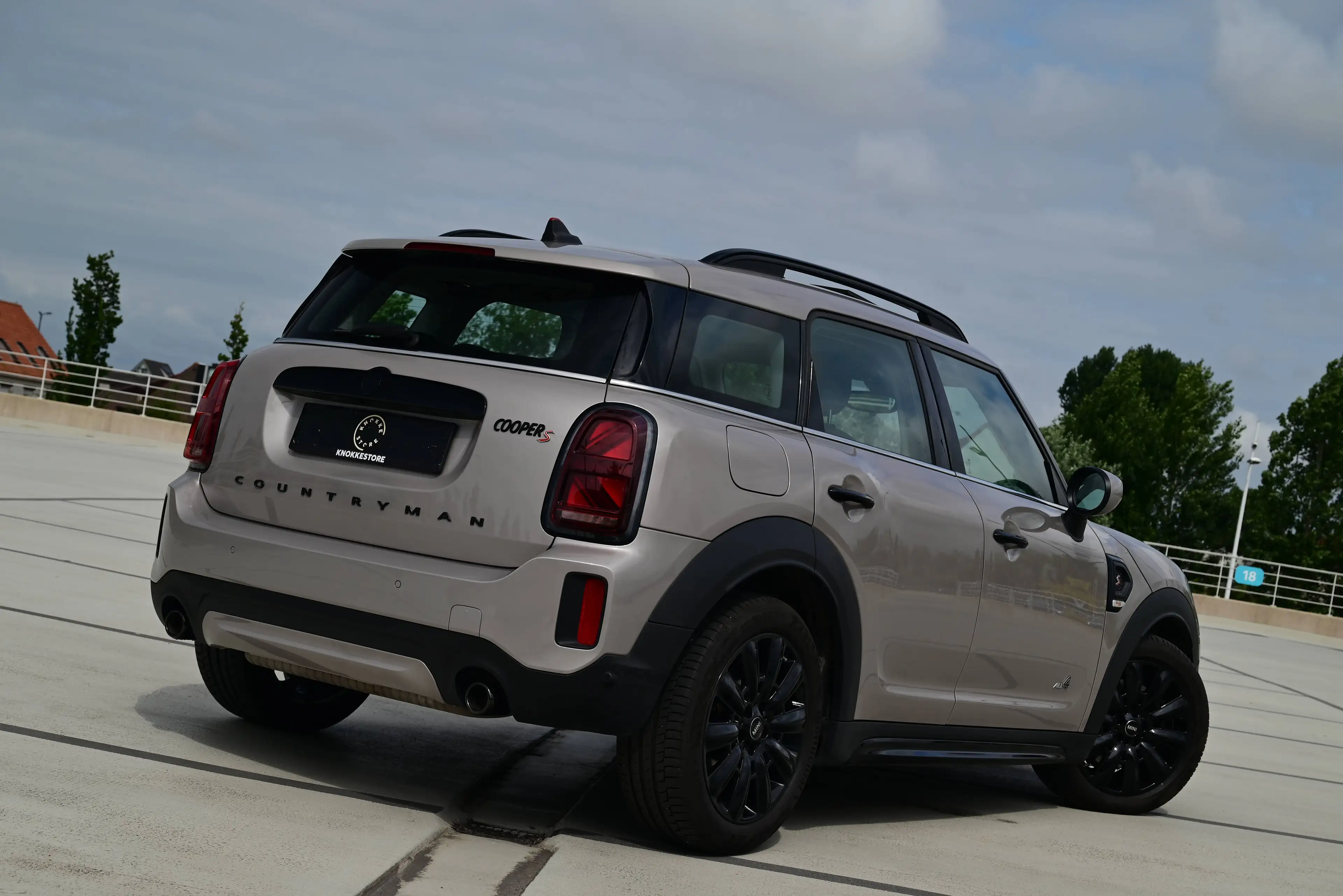 MINI Cooper S Countryman Mini Countryman Cooper S / ALL4 / AUT / SUNROOF / LEATHER LOUNGE / PARKASSIST / BLACK EXTERIOR — photo 2