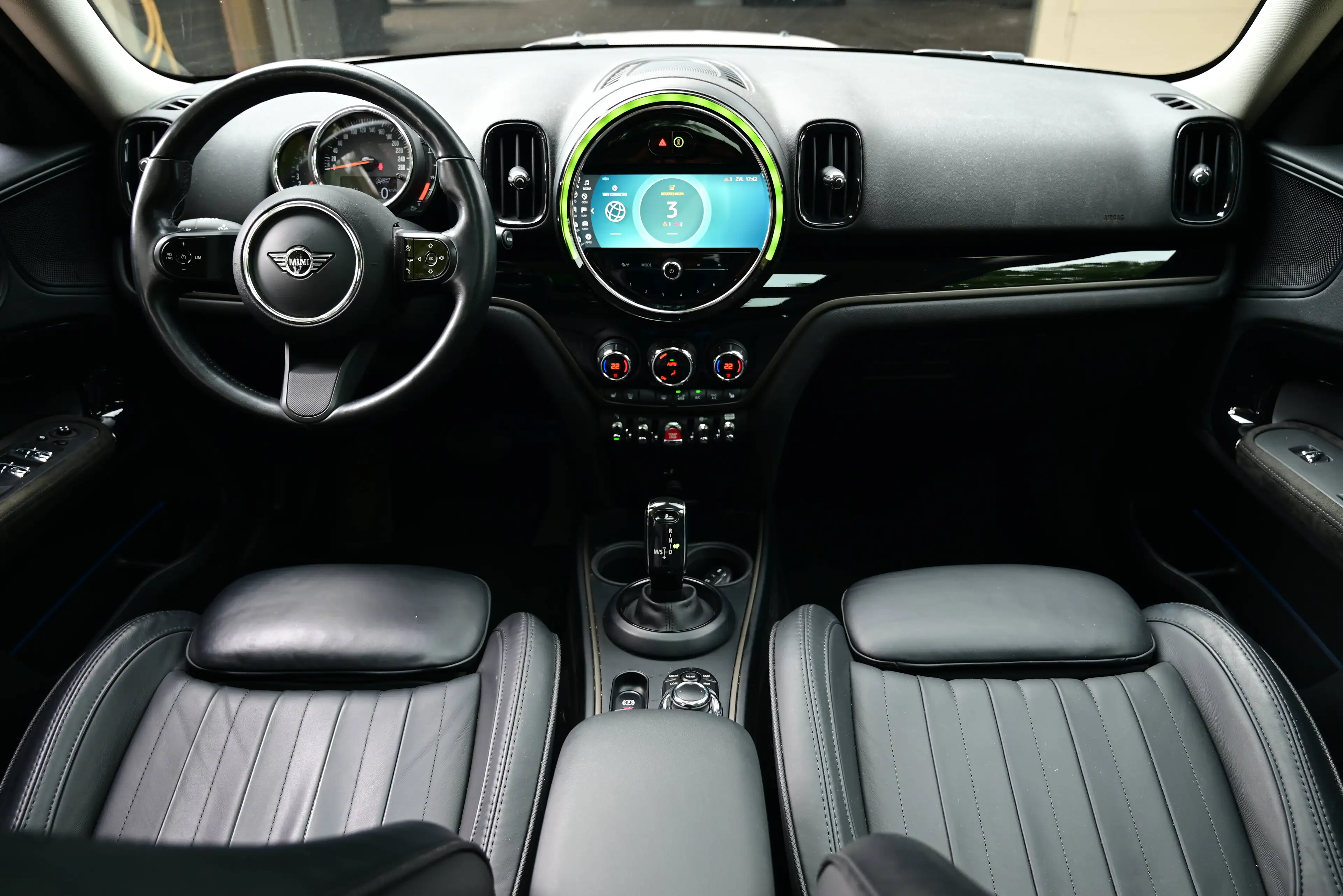 MINI Cooper S Countryman Mini Countryman Cooper S / ALL4 / AUT / SUNROOF / LEATHER LOUNGE / PARKASSIST / BLACK EXTERIOR — photo 12