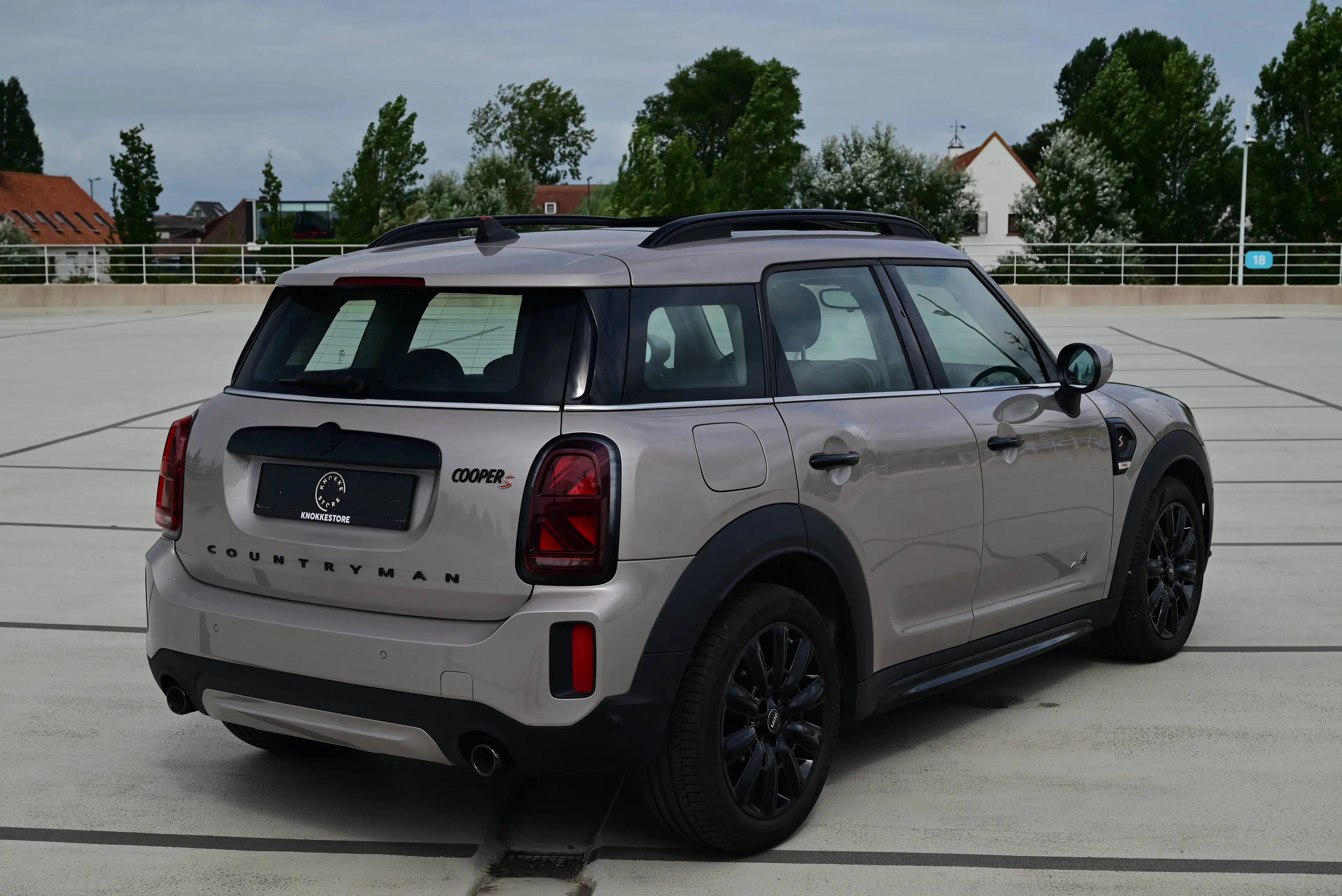 MINI Cooper S Countryman Mini Countryman Cooper S / ALL4 / AUT / SUNROOF / LEATHER LOUNGE / PARKASSIST / BLACK EXTERIOR — photo 8