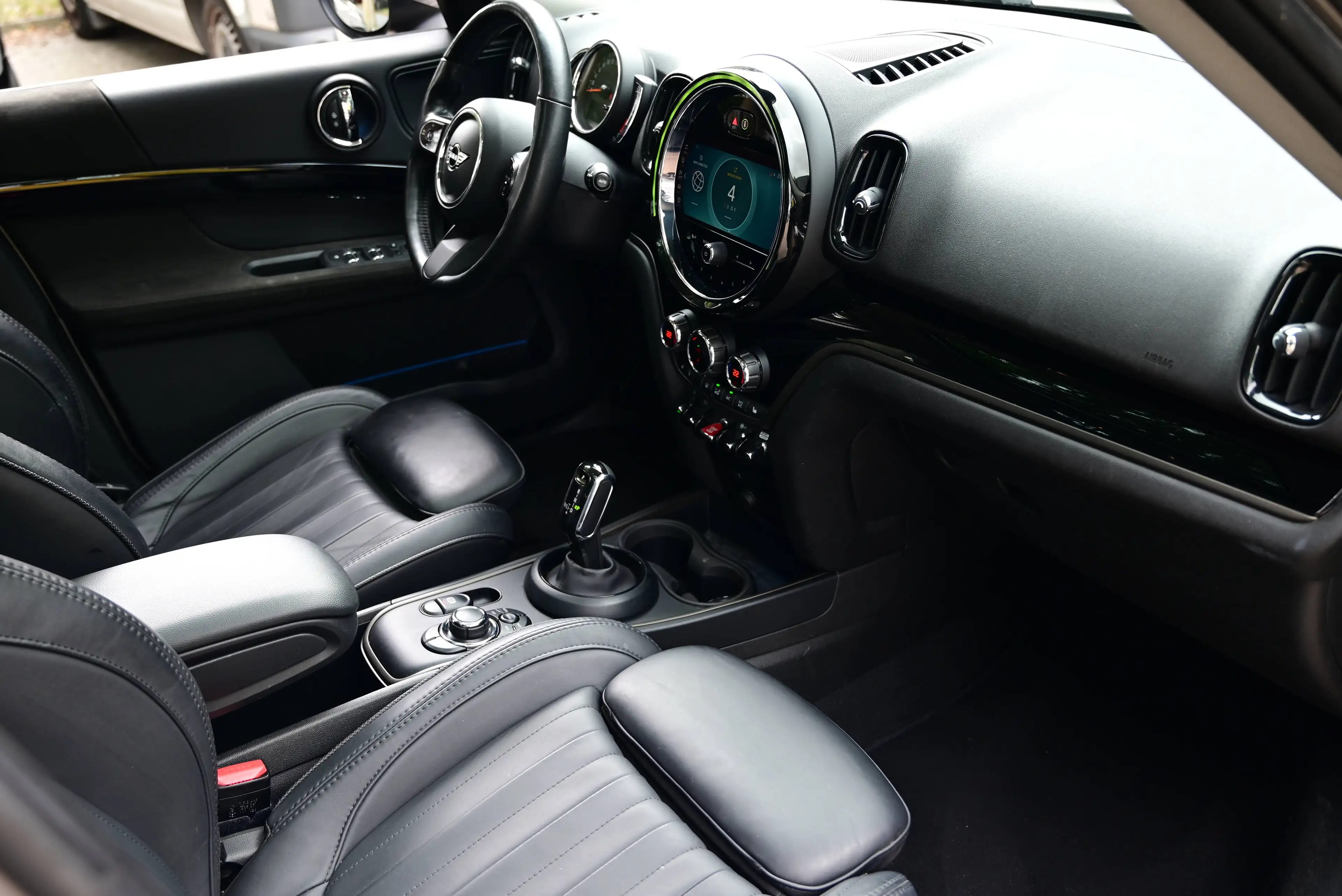 MINI Cooper S Countryman Mini Countryman Cooper S / ALL4 / AUT / SUNROOF / LEATHER LOUNGE / PARKASSIST / BLACK EXTERIOR — photo 14