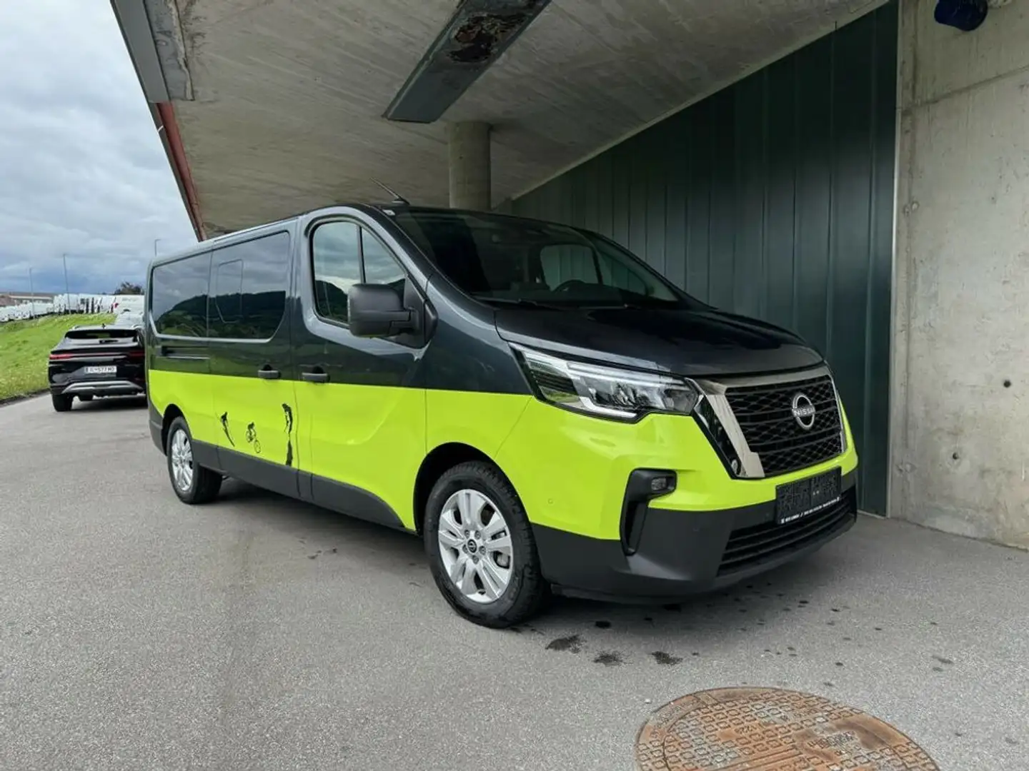 Nissan Primastar Kombi L2H1 dCi 150 Tekna *8-Sitzer* Grau - 2