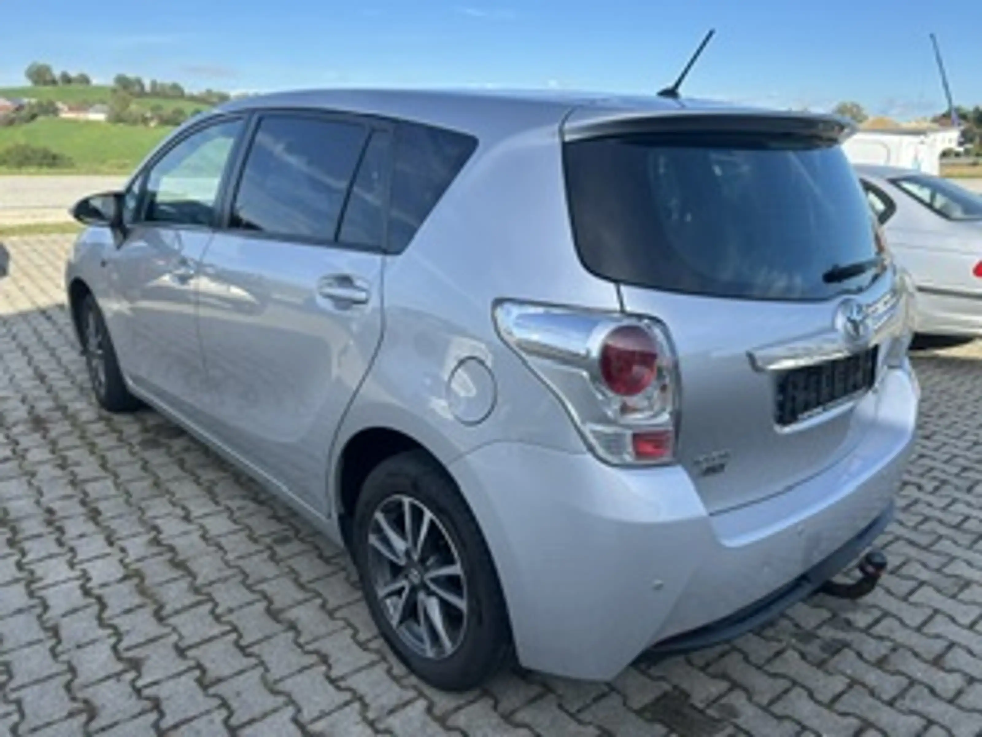 Toyota Verso 1.6 VVT-i Life 5 Sitz, Klima, ALU, AHK, Sitzheizung vo. — photo 6
