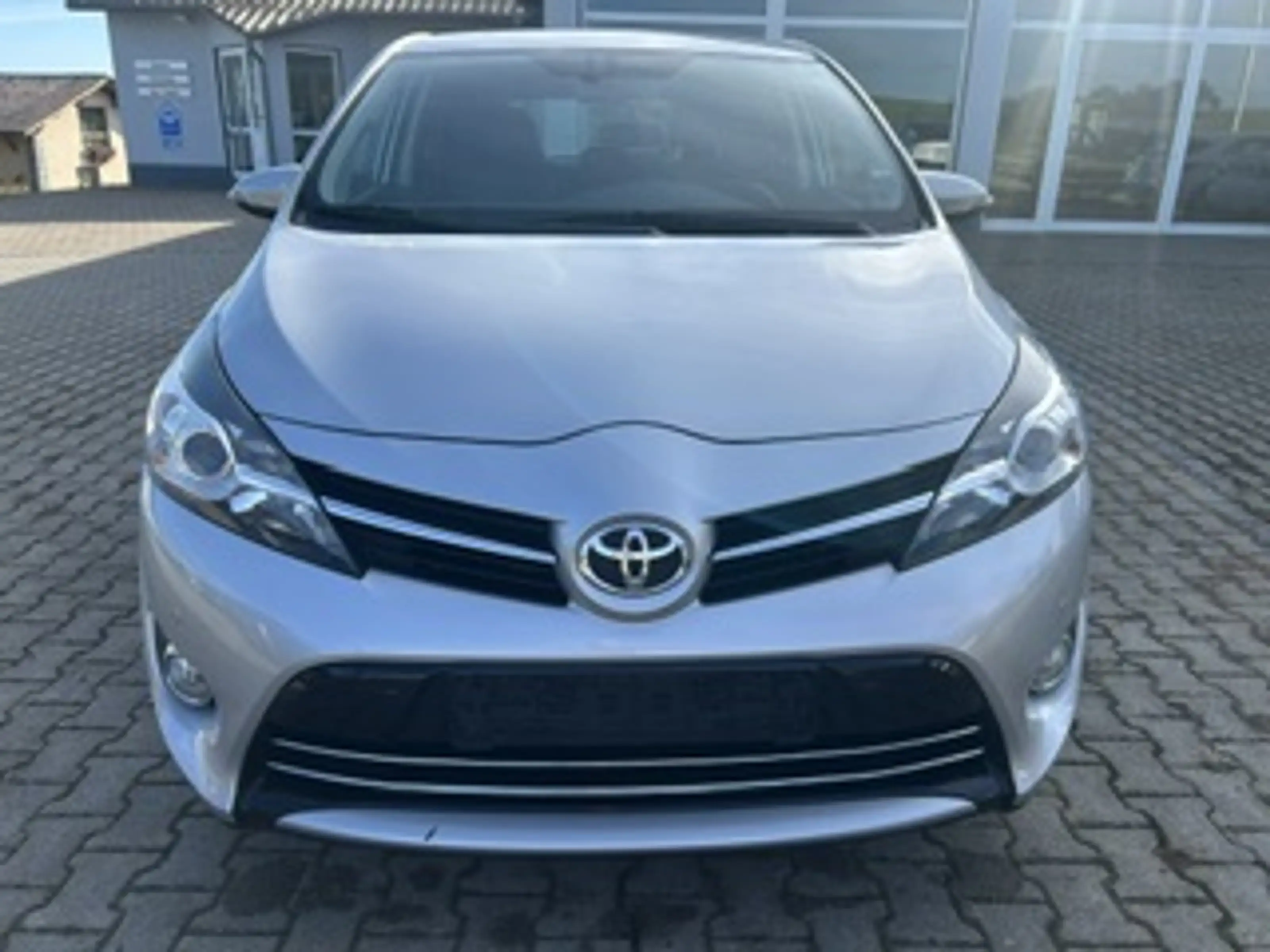 Toyota Verso 1.6 VVT-i Life 5 Sitz, Klima, ALU, AHK, Sitzheizung vo. — photo 3
