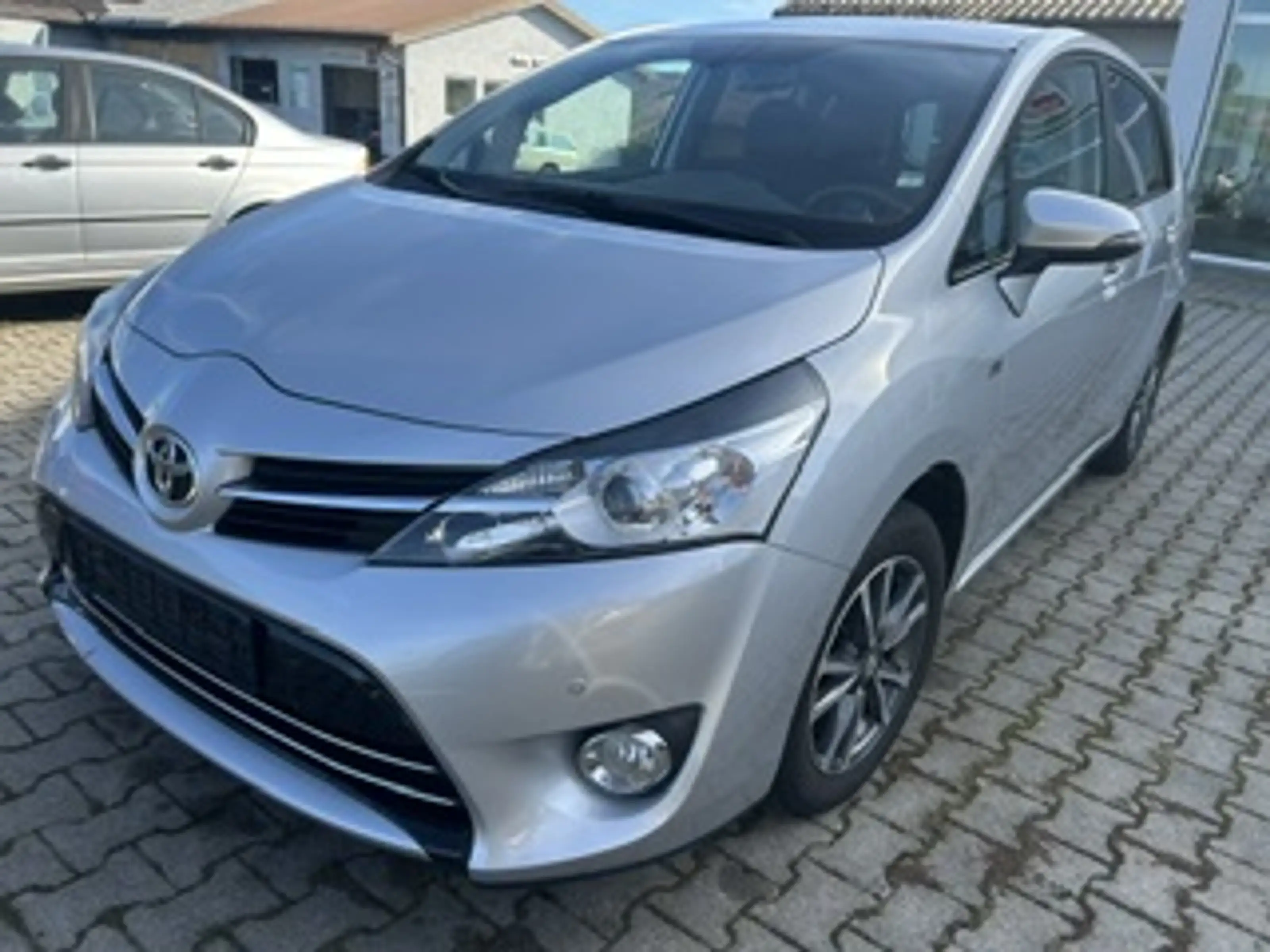 Toyota Verso 1.6 VVT-i Life 5 Sitz, Klima, ALU, AHK, Sitzheizung vo. — photo 2