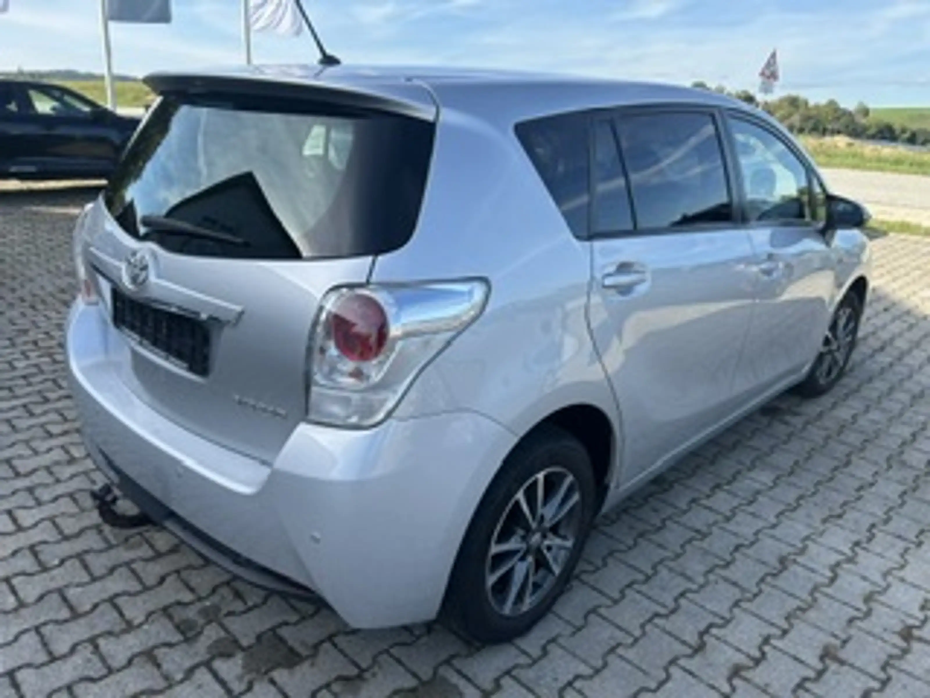 Toyota Verso 1.6 VVT-i Life 5 Sitz, Klima, ALU, AHK, Sitzheizung vo. — photo 4