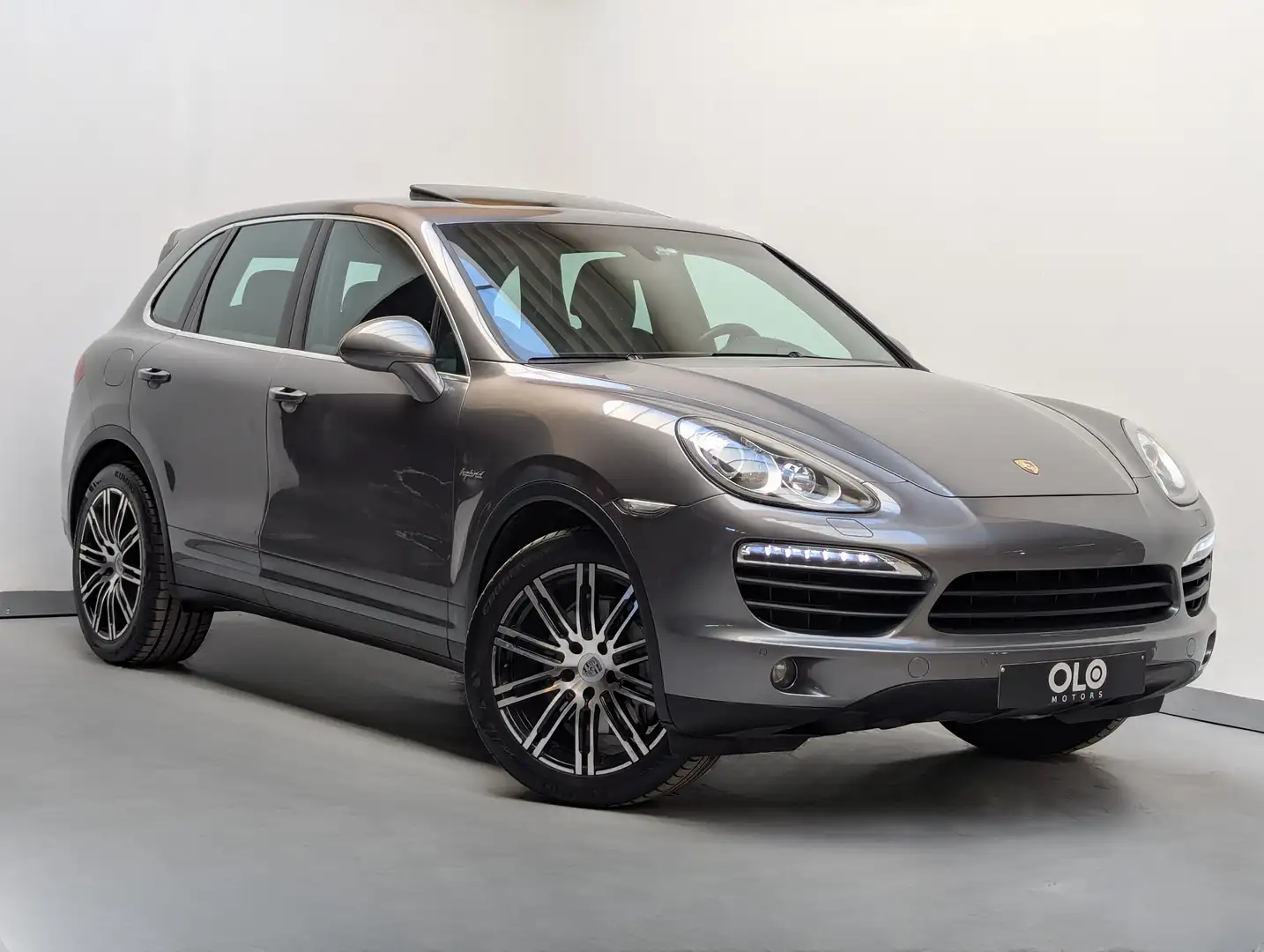 Porsche Cayenne 3.0 Turbo V6 Tiptronic S Grijs - 2