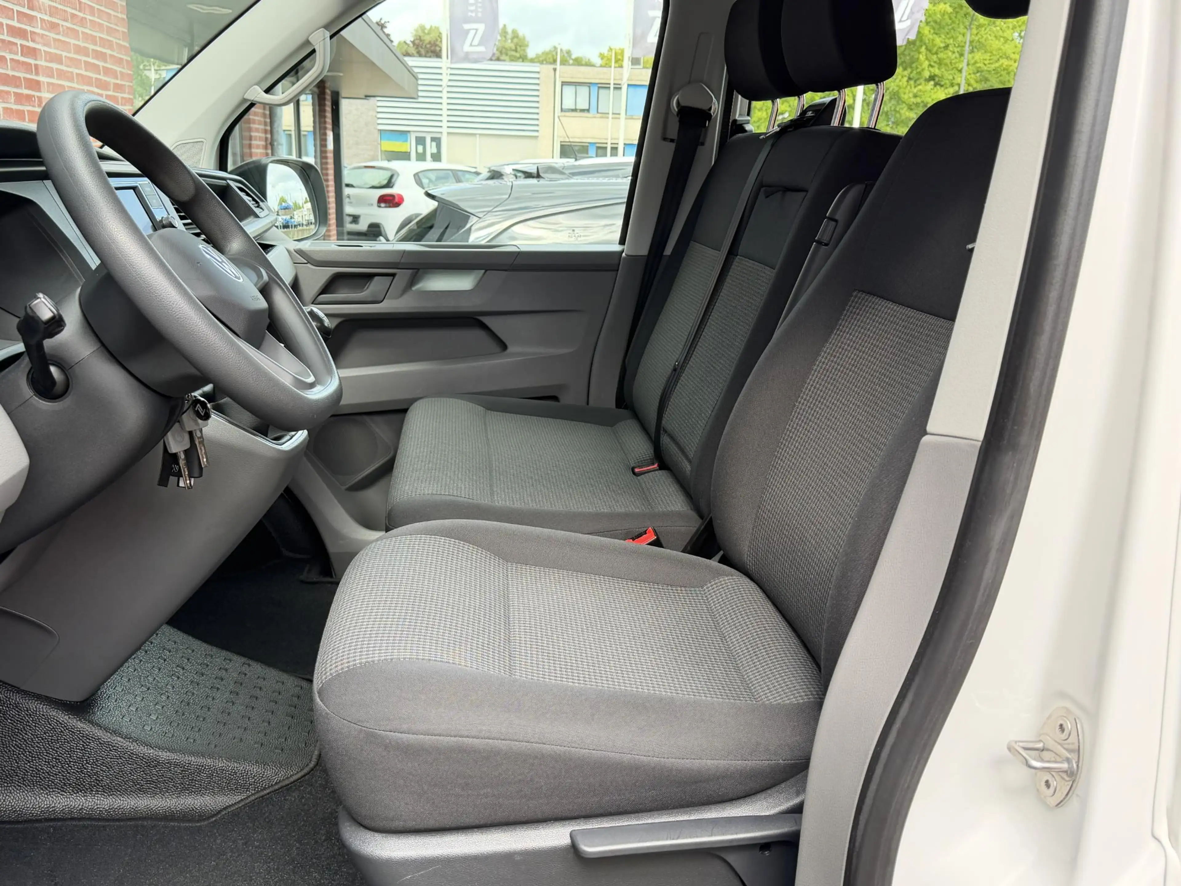 Volkswagen T6.1 Transporter 2.0 TDI L2H1 30 DC Origineel  NL, Dubbele Cabine, — photo 2