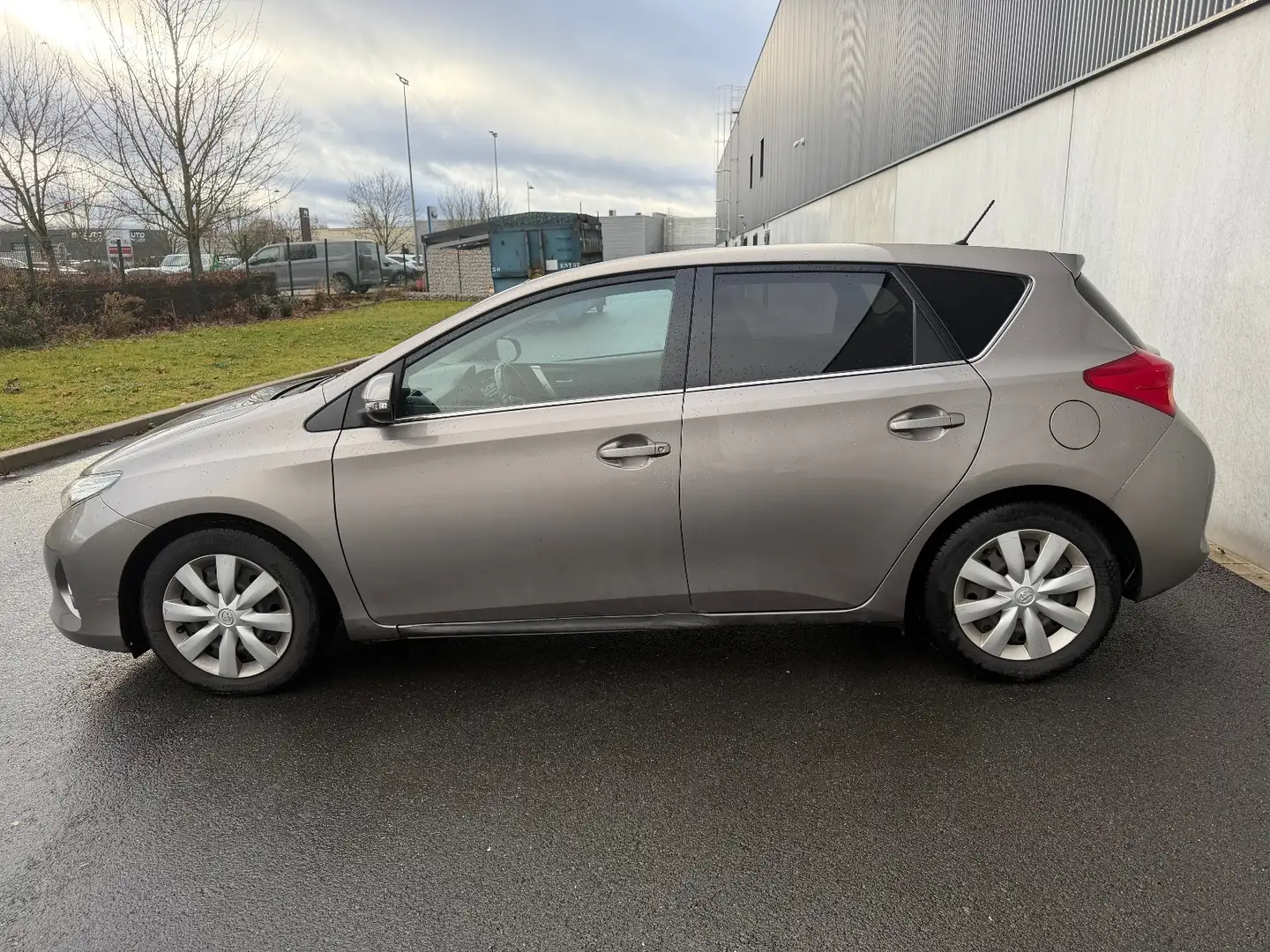Toyota Auris Auris 124 D-4D Style Grau - 2