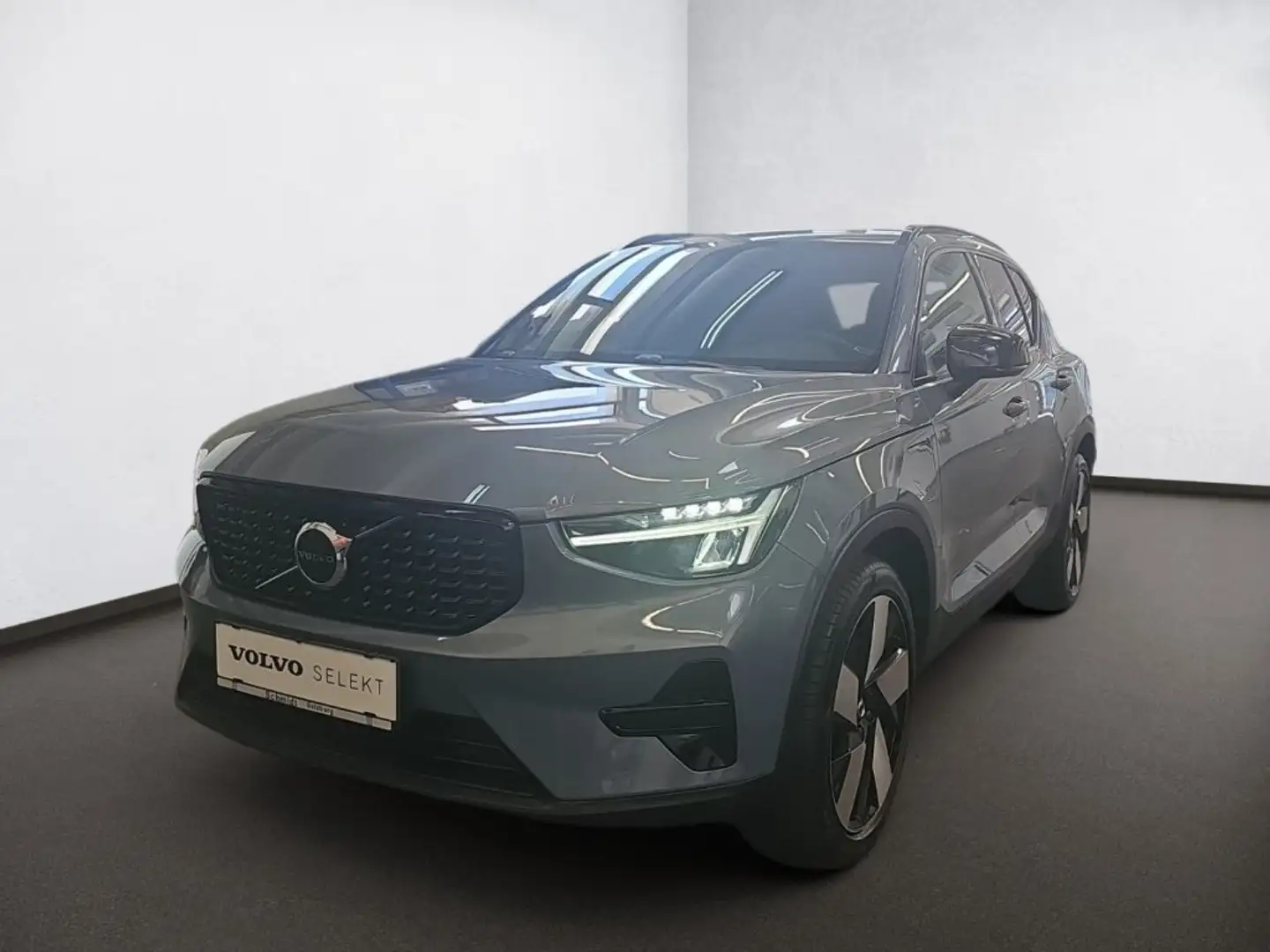 Volvo XC40 Plus Dark T5 Plug-in Hybrid Grau - 1