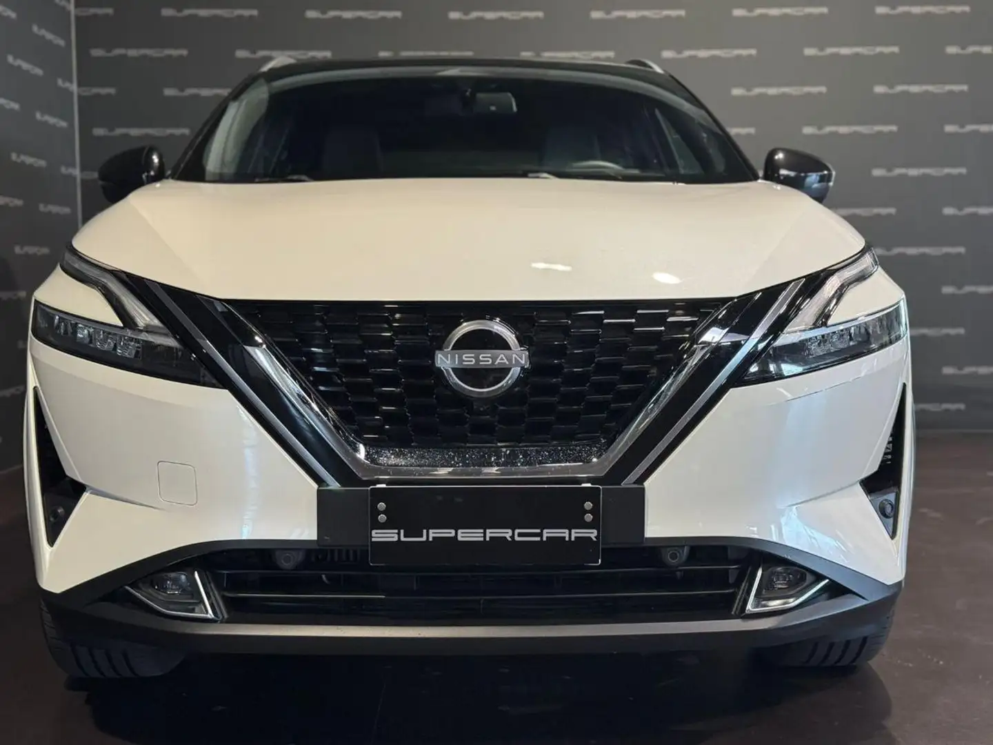 Nissan Qashqai MHEV 158 CV Xtronic Tekna TETTO PANORAMICO Bianco - 2