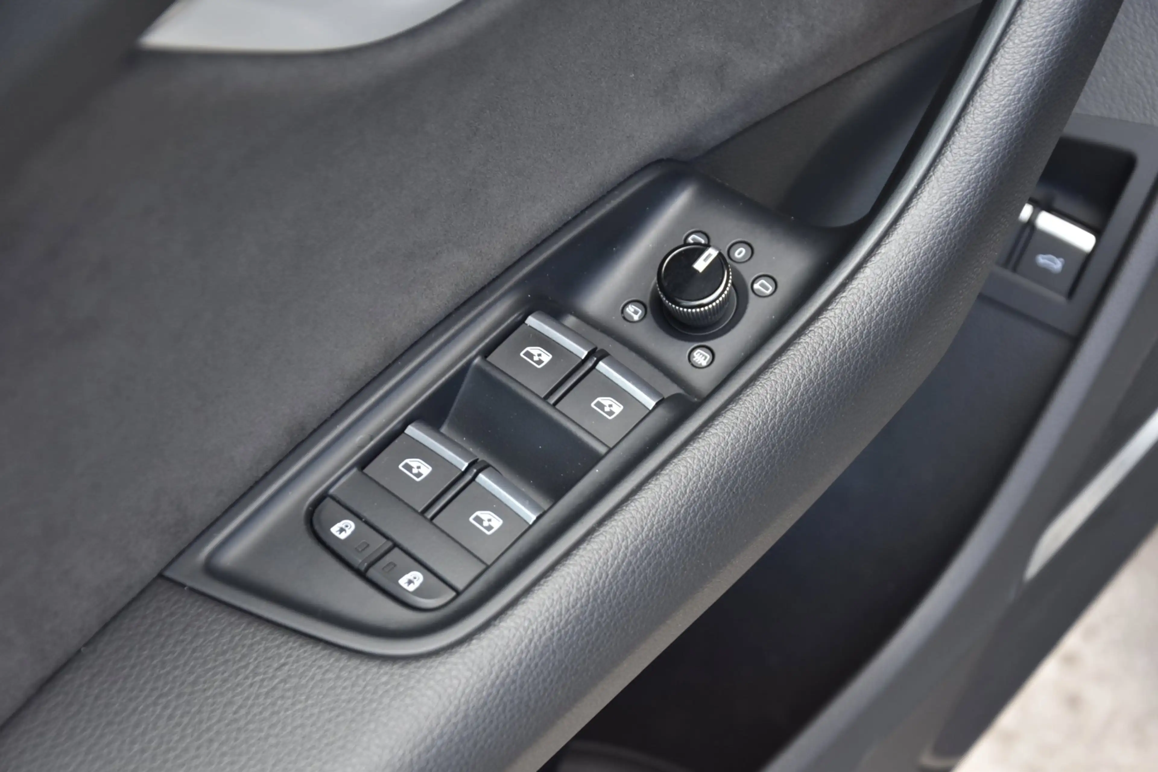 Audi Q8 55 TFSI e quattro S-Line SQ8 Stijl PANODAK|RSZETEL — photo 27