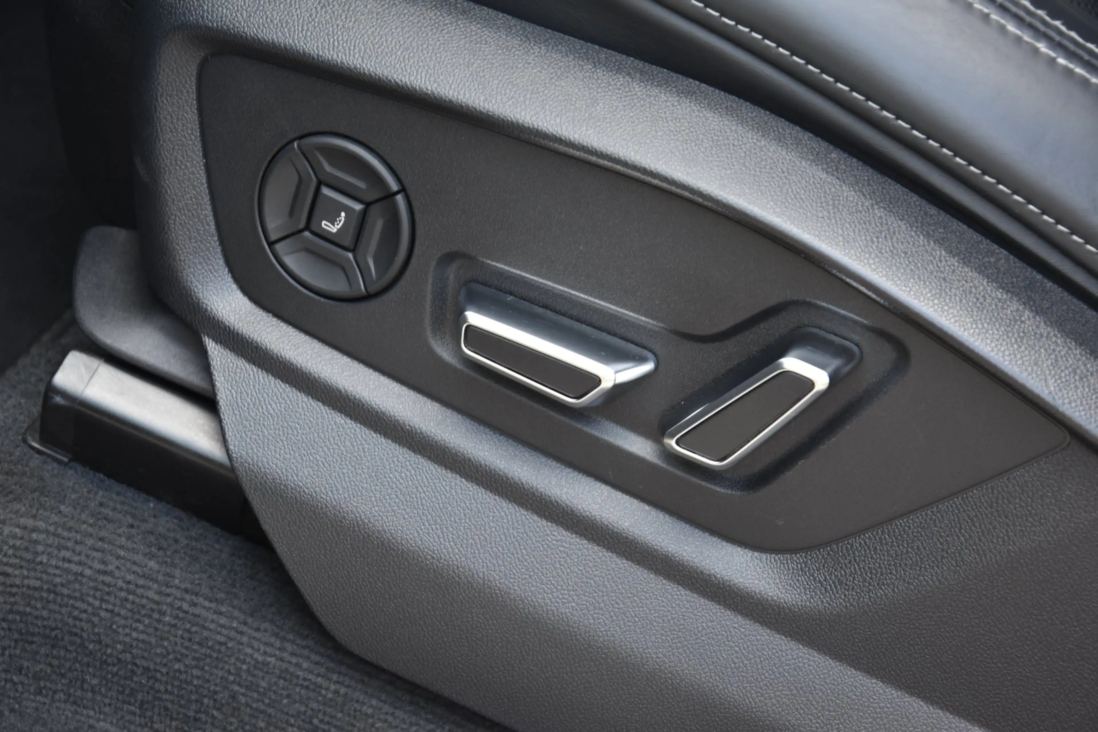 Audi Q8 55 TFSI e quattro S-Line SQ8 Stijl PANODAK|RSZETEL — photo 29