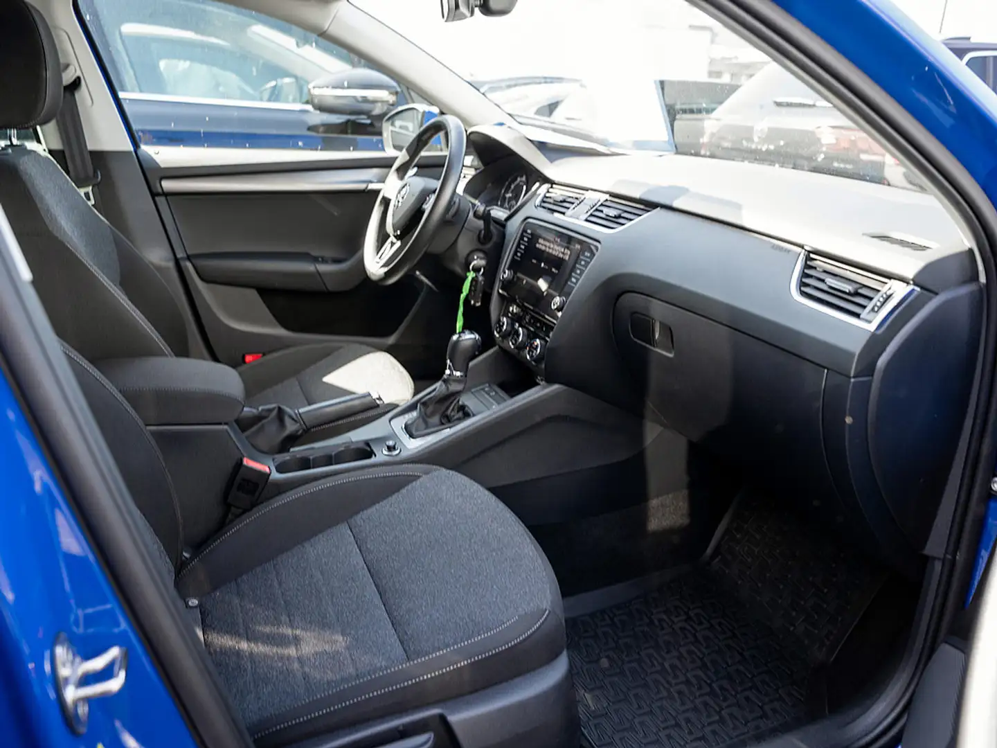 Skoda Octavia Combi 1.5 TSI Soleil DSG LED SHZ Kame Blau - 2