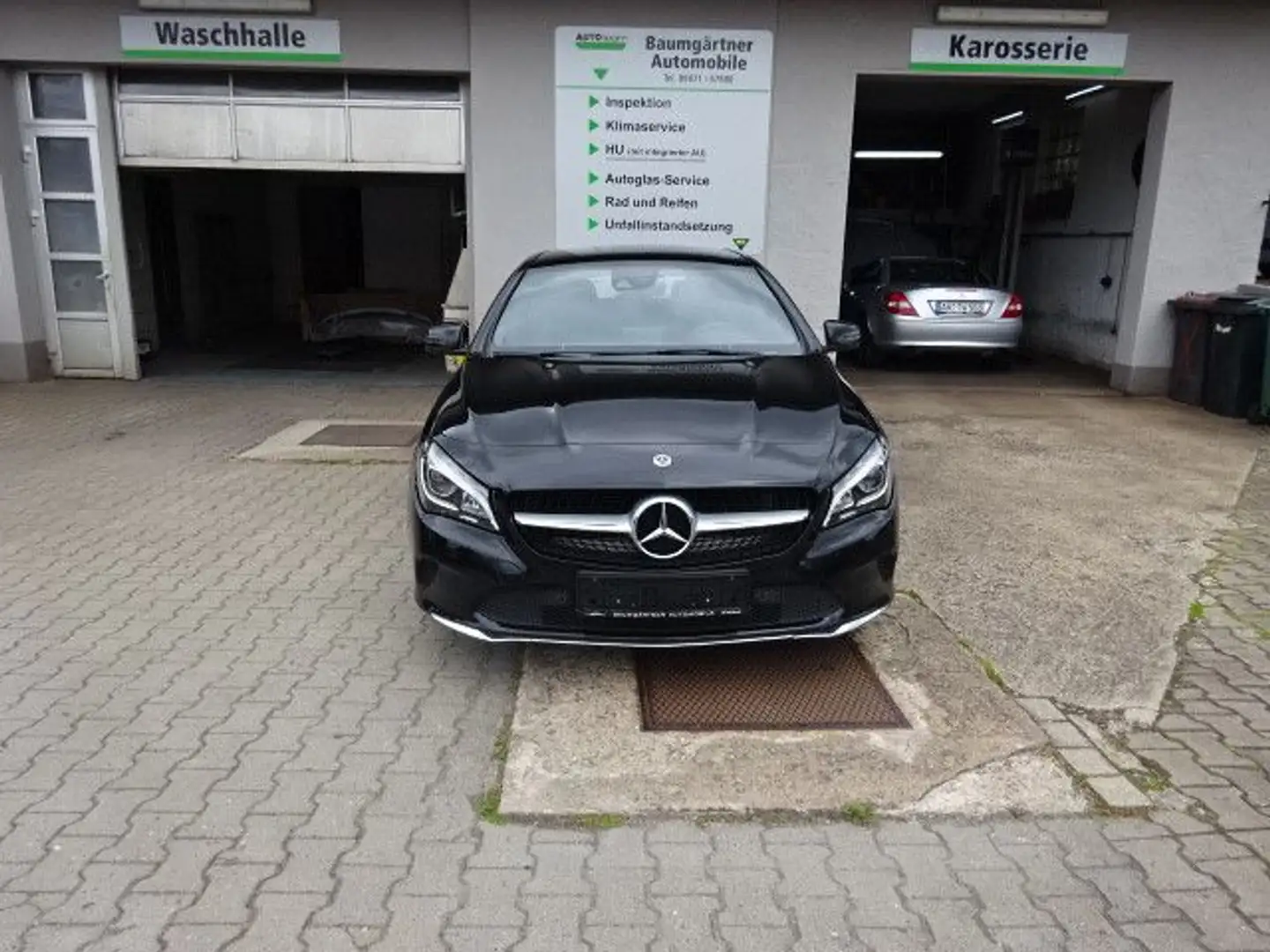 Mercedes-Benz CLA 220 -- AHK-- Schwarz - 2