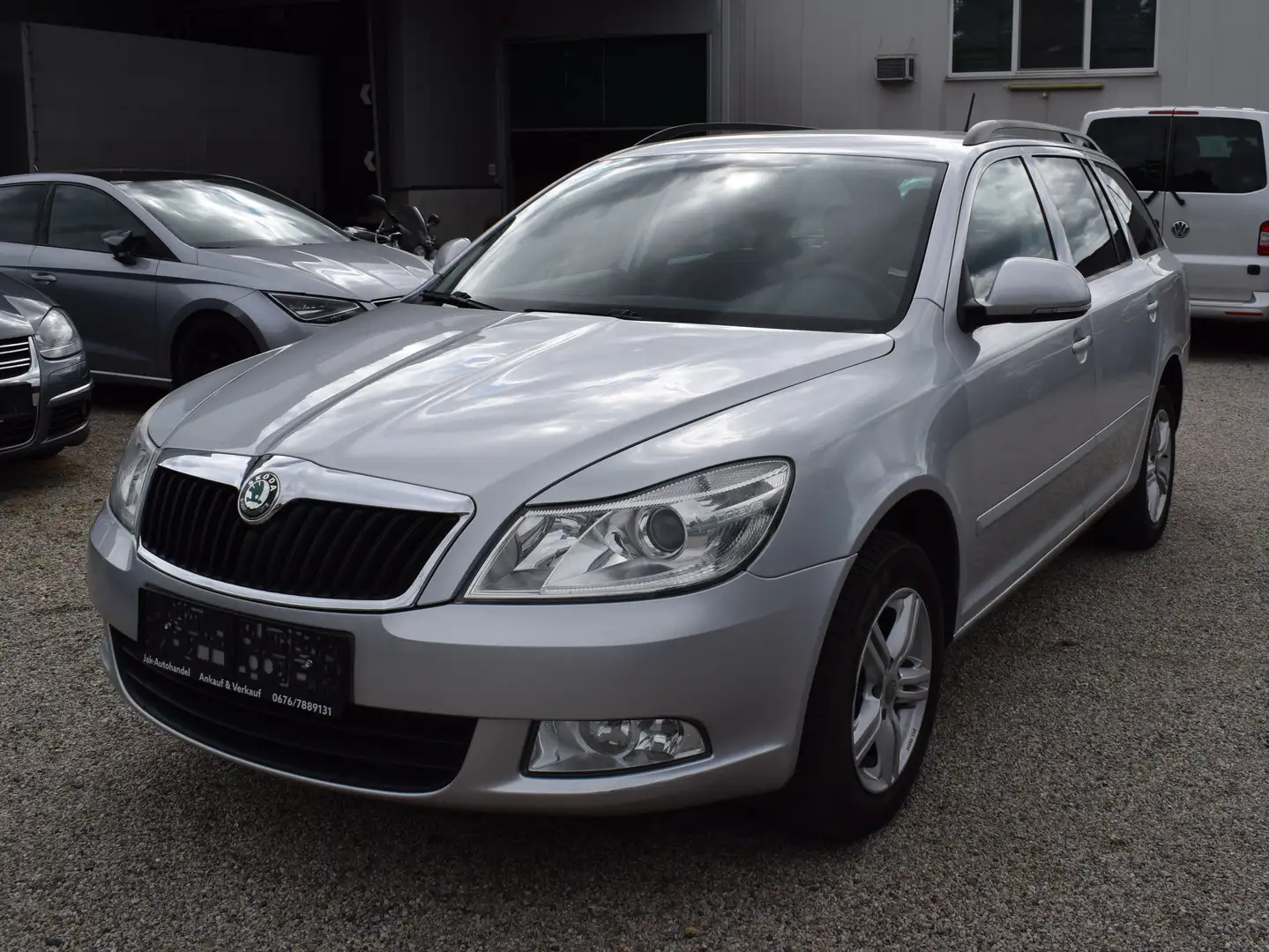 Skoda Octavia Combi Ambition 1,6 TDI CR DPF 4x4 Plateado - 1