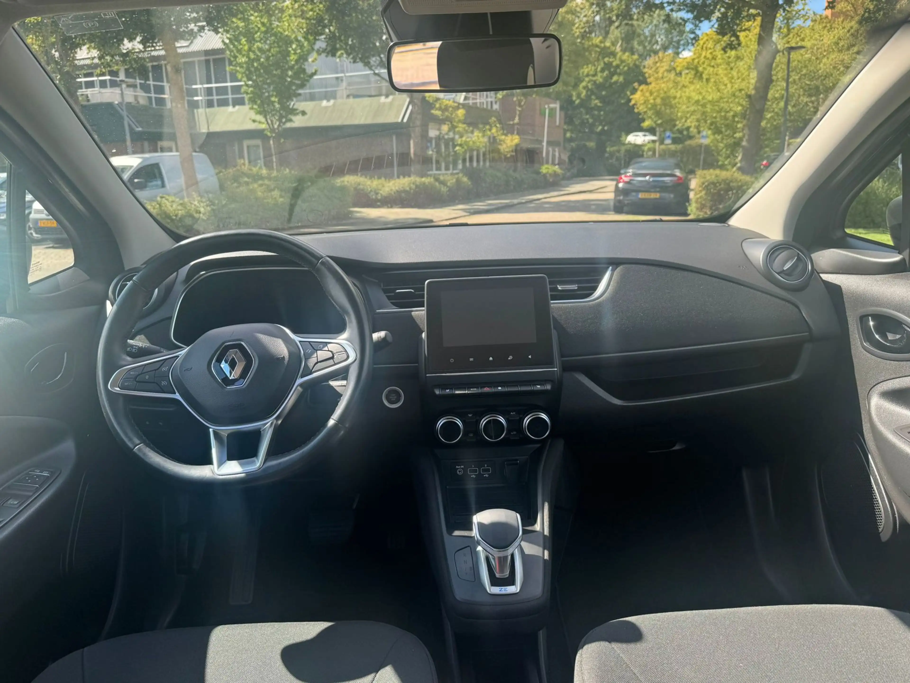 Renault ZOE R110 Life 52 kWh — photo 11