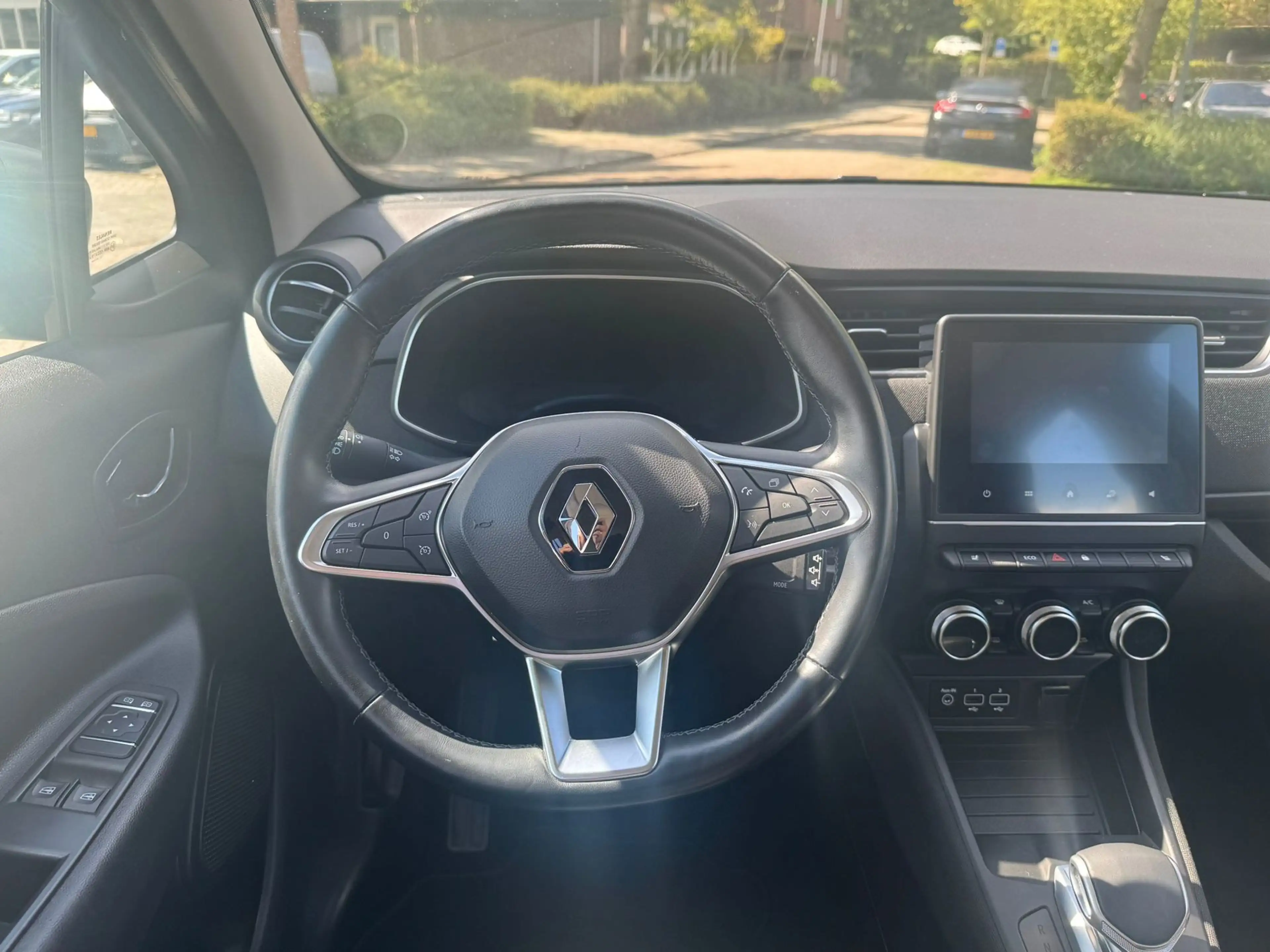 Renault ZOE R110 Life 52 kWh — photo 12