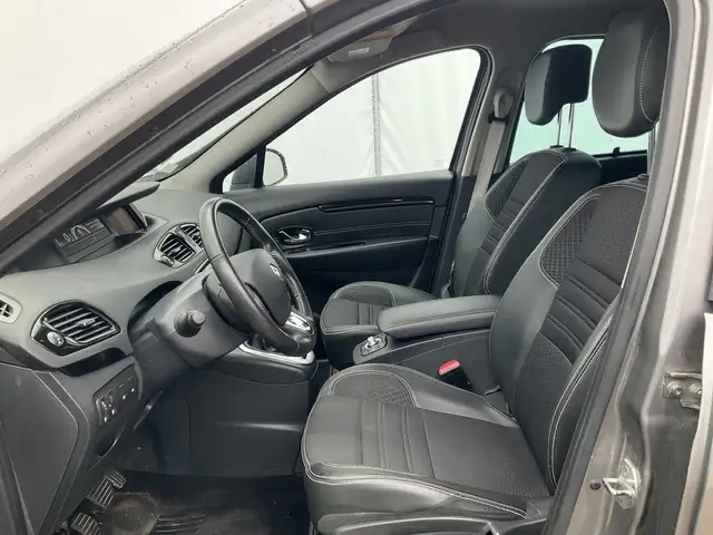 Renault Scenic view 12