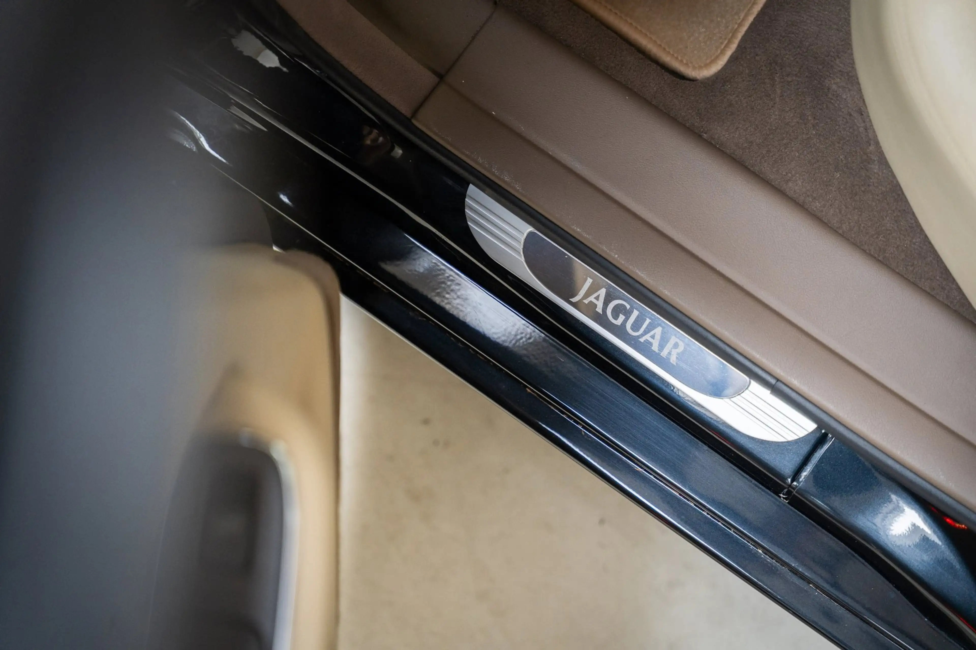 Jaguar XJ 3.5 V8 - Low Mileage - R Design - — photo 8