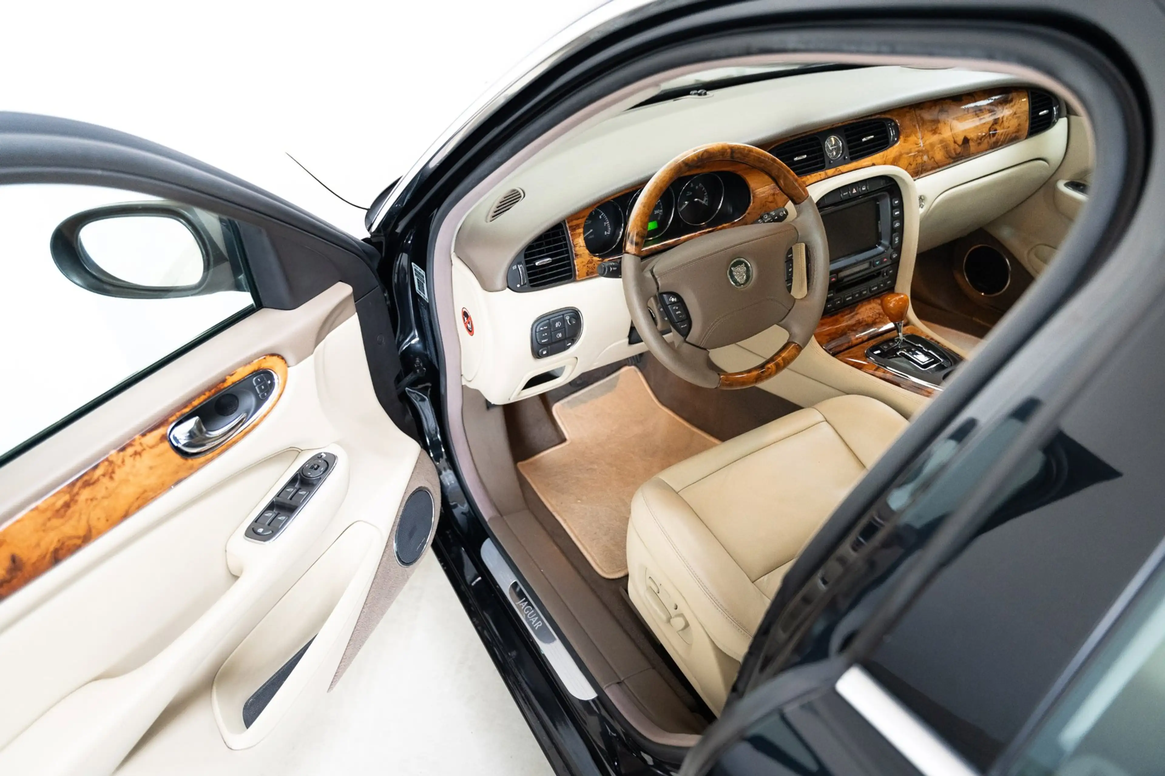 Jaguar XJ 3.5 V8 - Low Mileage - R Design - — photo 6