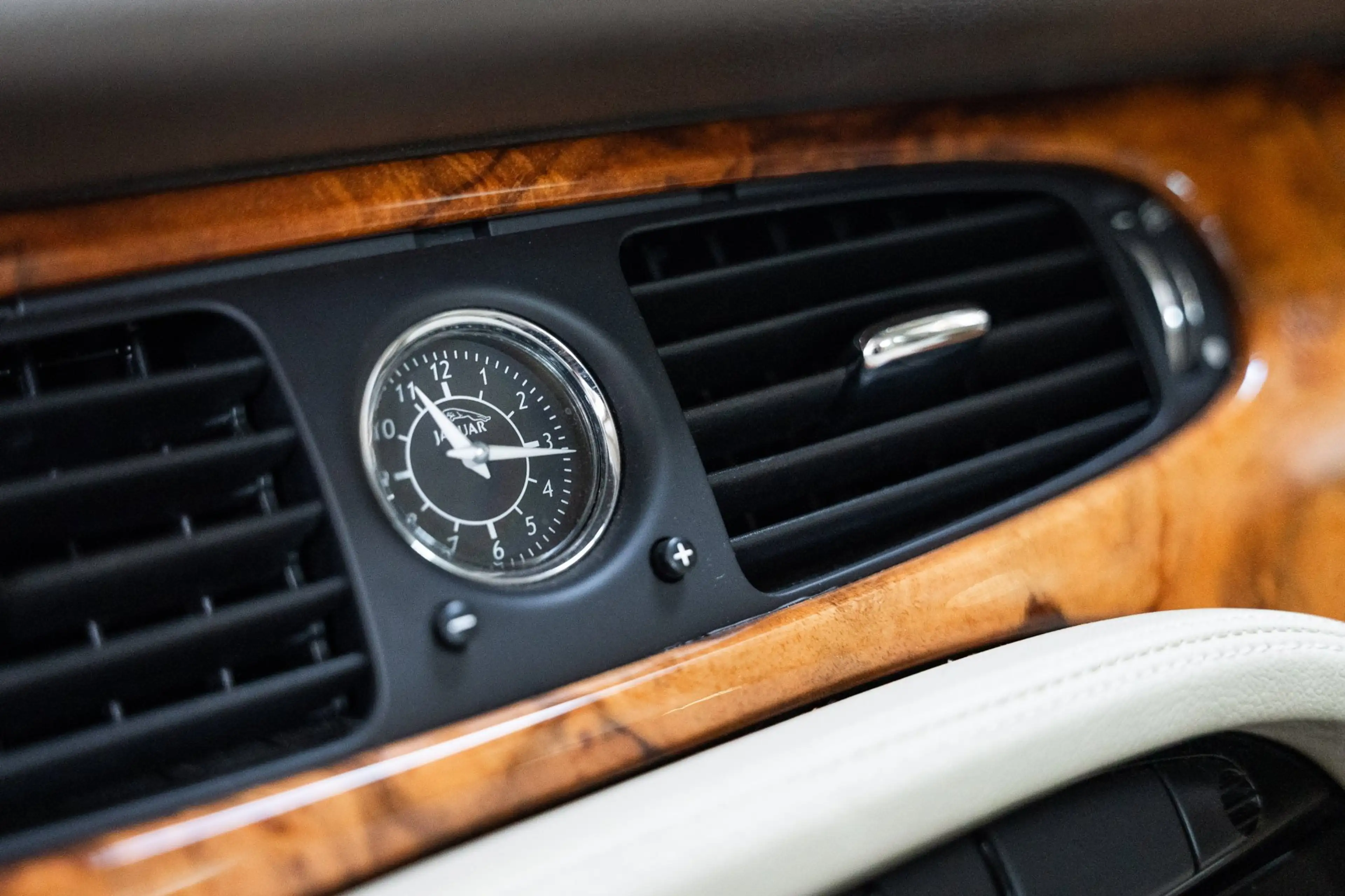 Jaguar XJ 3.5 V8 - Low Mileage - R Design - — photo 15