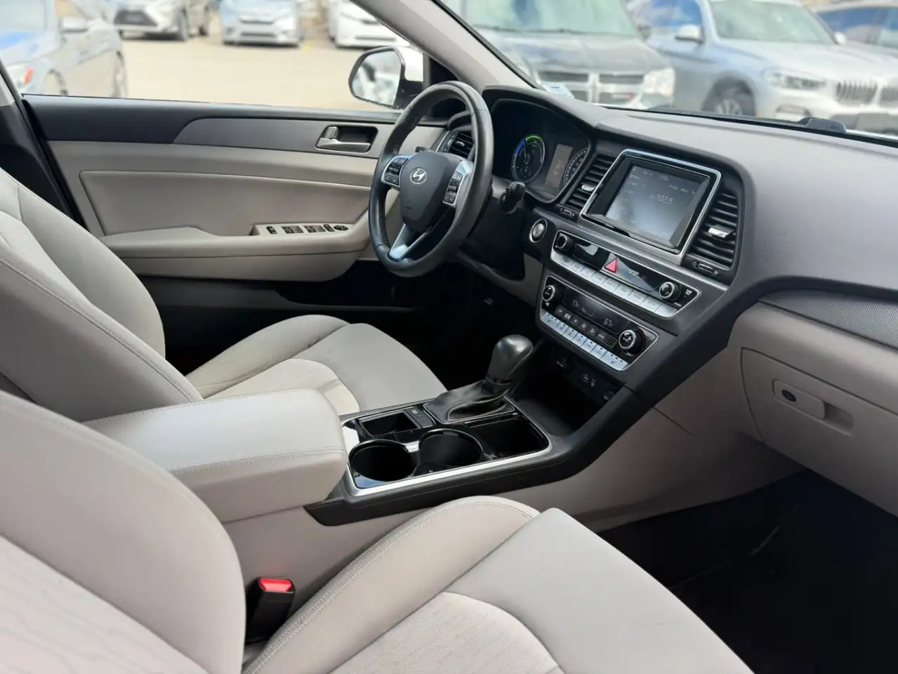 Hyundai SONATA снимка Hyundai SONATA