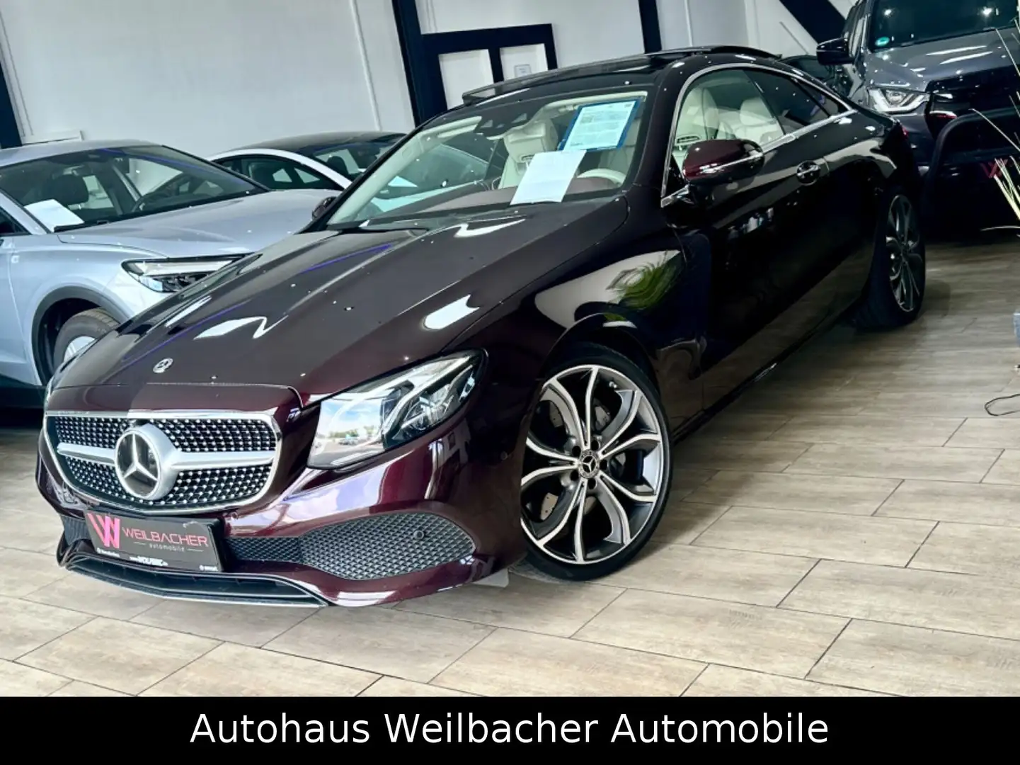 Mercedes-Benz E 400 d Coupe 4Matic*Pano*Designo*HeadUp*Burmes Červená - 1