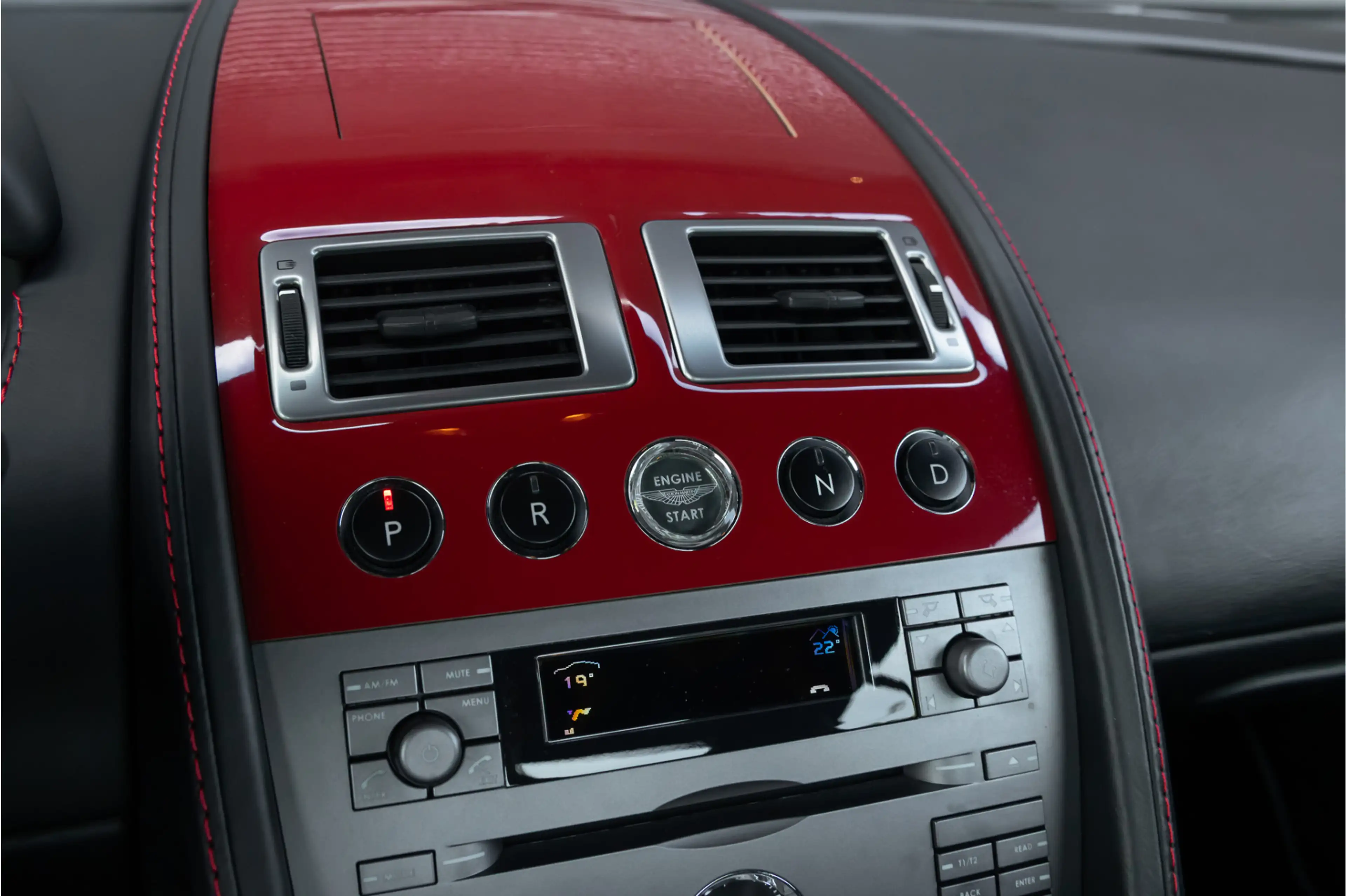 Aston Martin DB9 5.9 V12 Le Mans Limited Edition (1 of 124) — photo 17