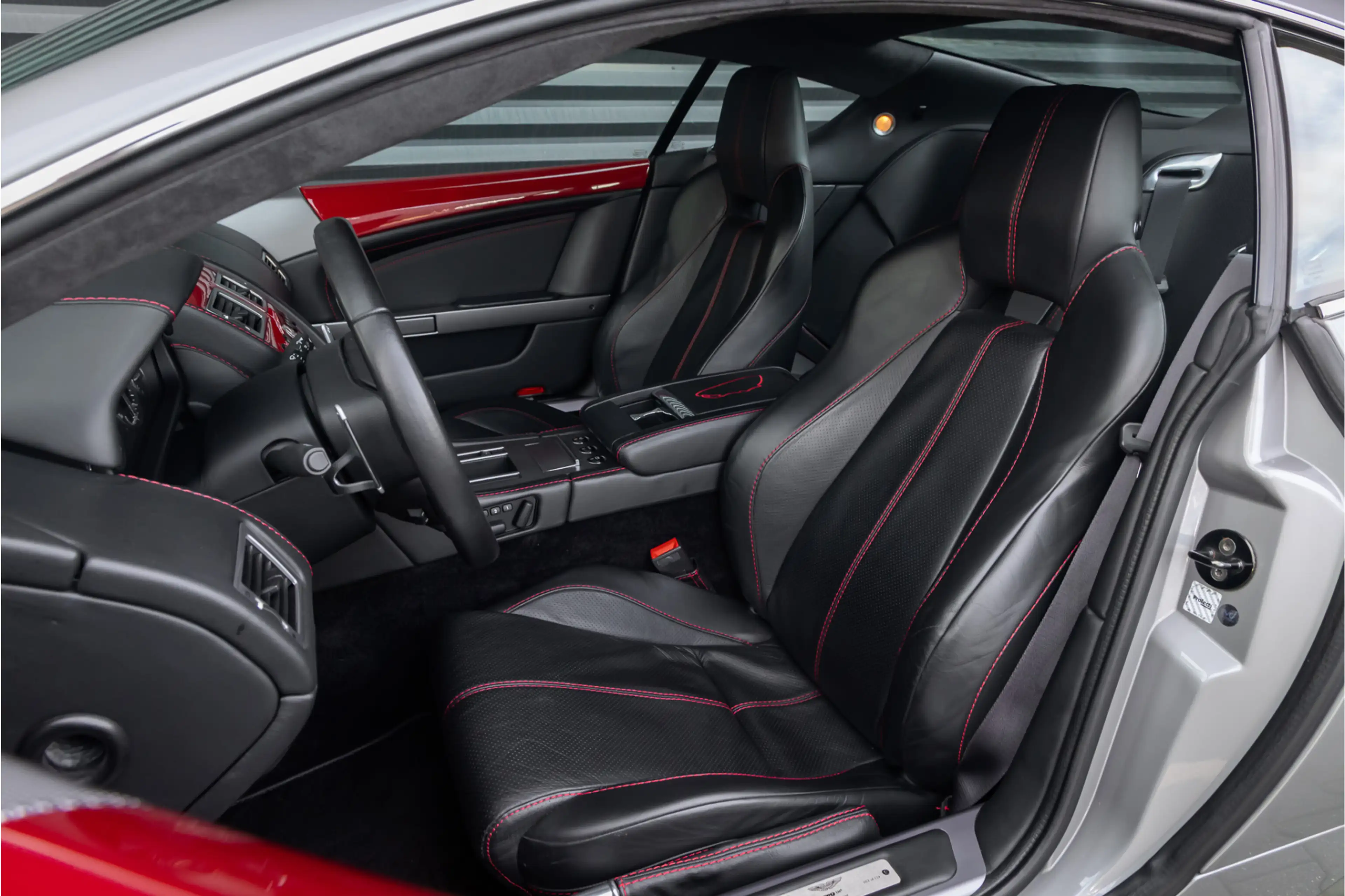 Aston Martin DB9 5.9 V12 Le Mans Limited Edition (1 of 124) — photo 7