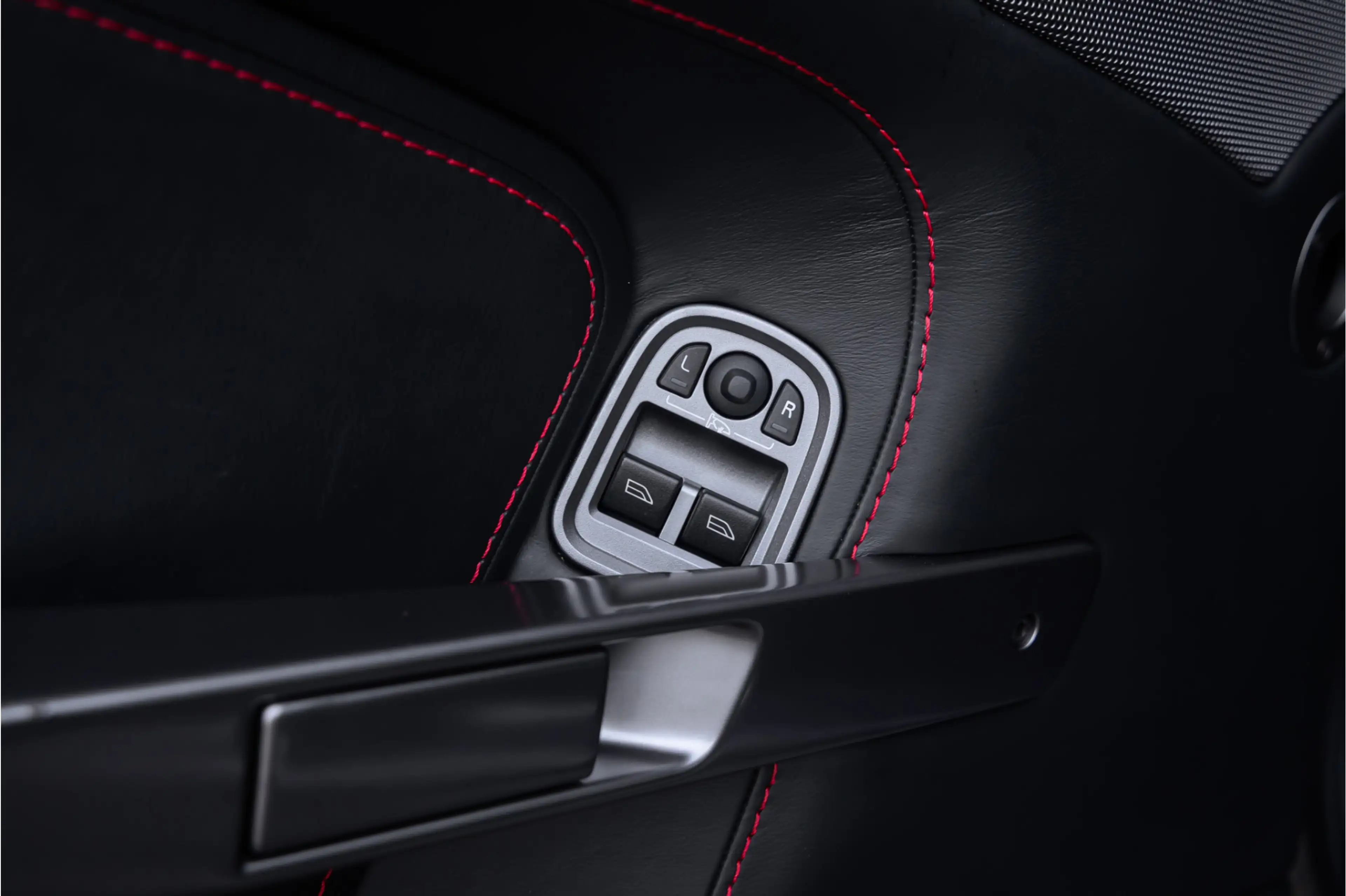 Aston Martin DB9 5.9 V12 Le Mans Limited Edition (1 of 124) — photo 37
