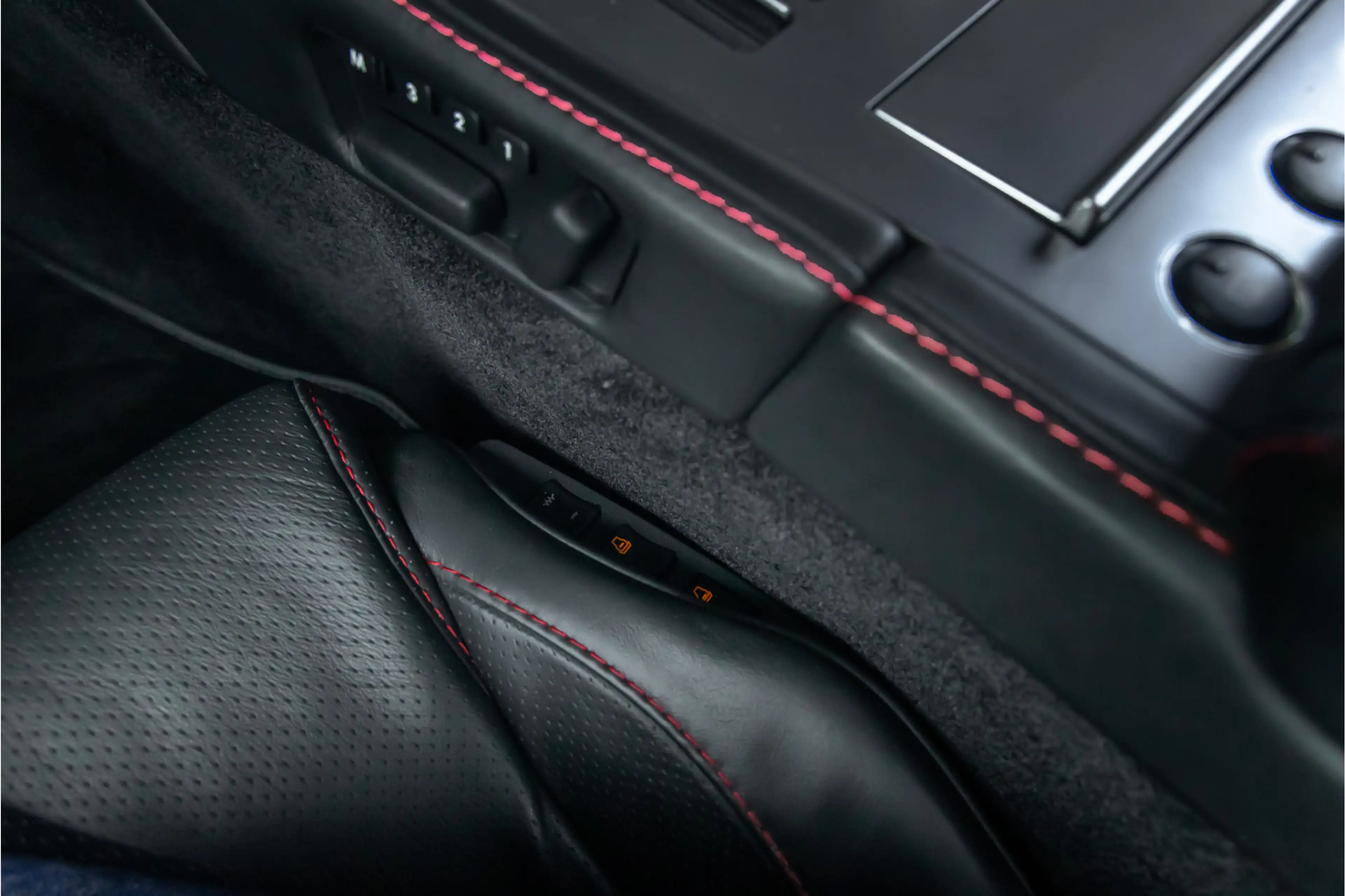 Aston Martin DB9 5.9 V12 Le Mans Limited Edition (1 of 124) — photo 18