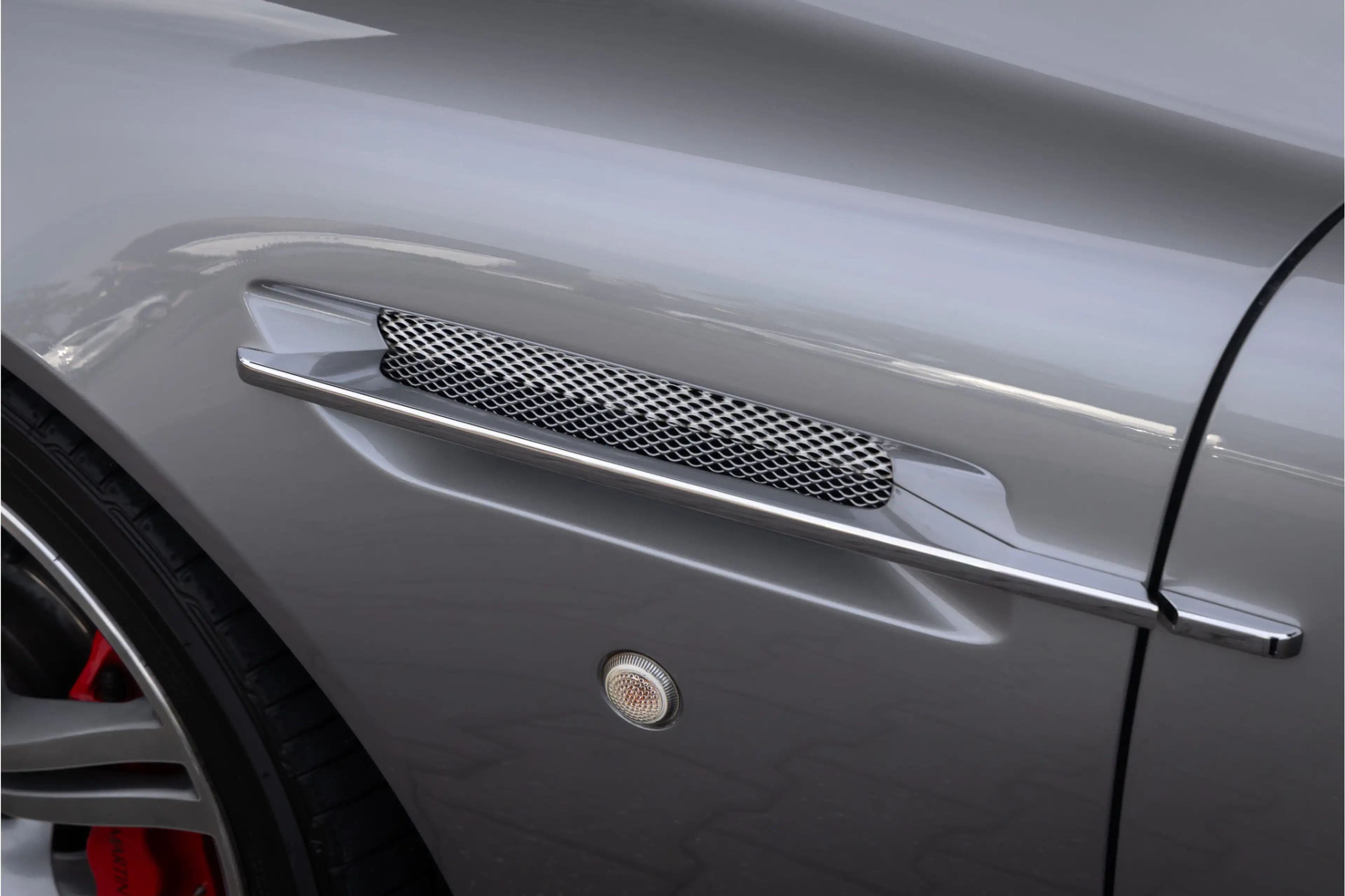 Aston Martin DB9 5.9 V12 Le Mans Limited Edition (1 of 124) — photo 30
