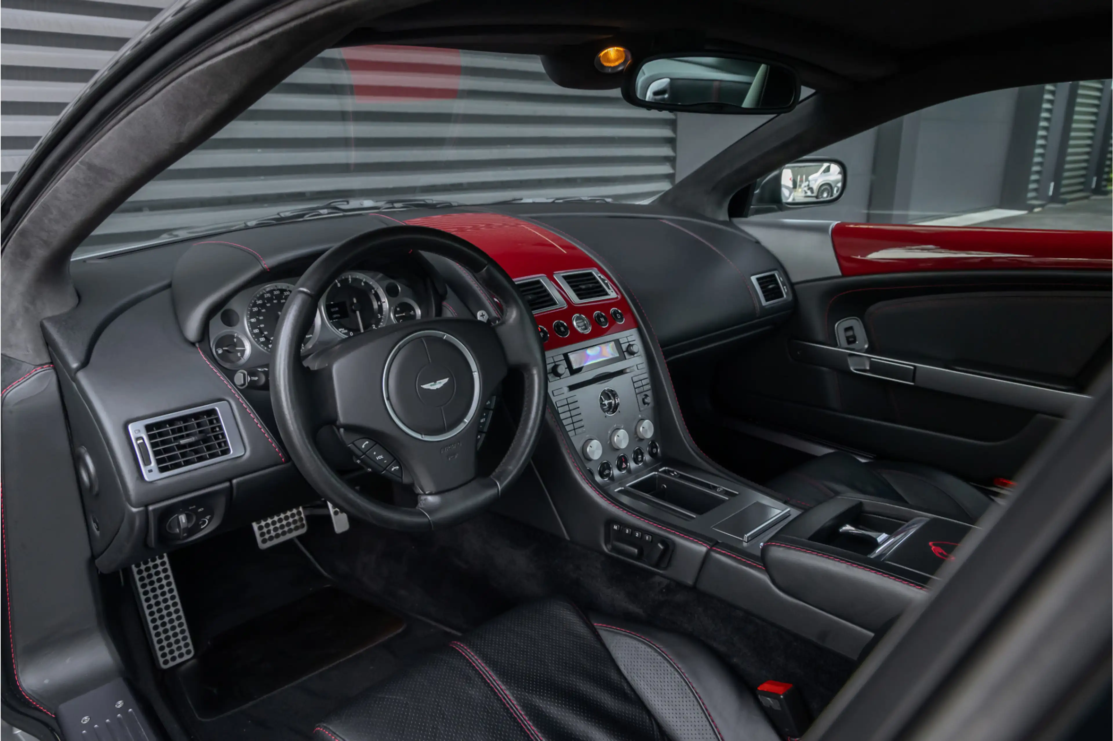 Aston Martin DB9 5.9 V12 Le Mans Limited Edition (1 of 124) — photo 12
