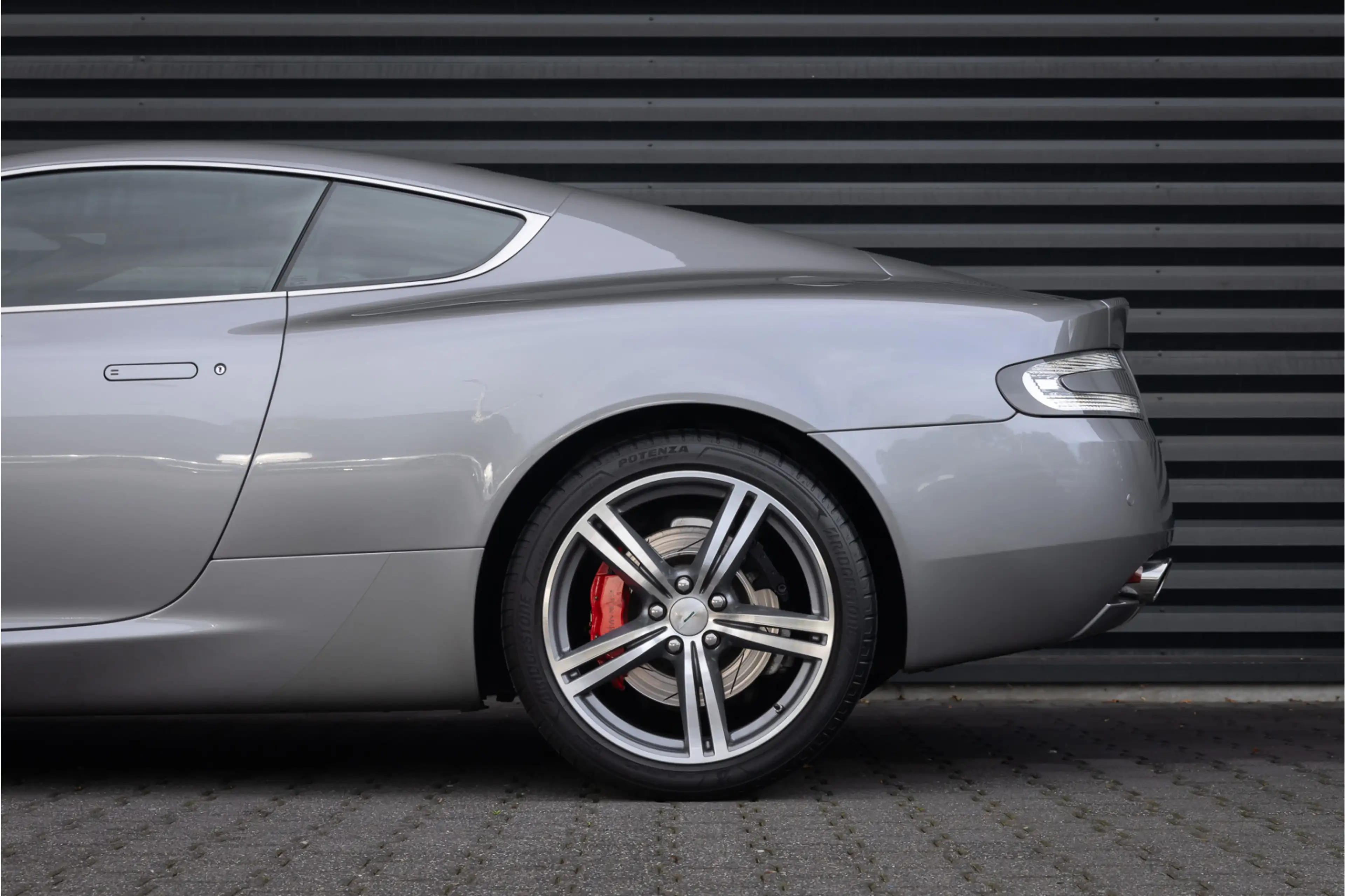 Aston Martin DB9 5.9 V12 Le Mans Limited Edition (1 of 124) — photo 29