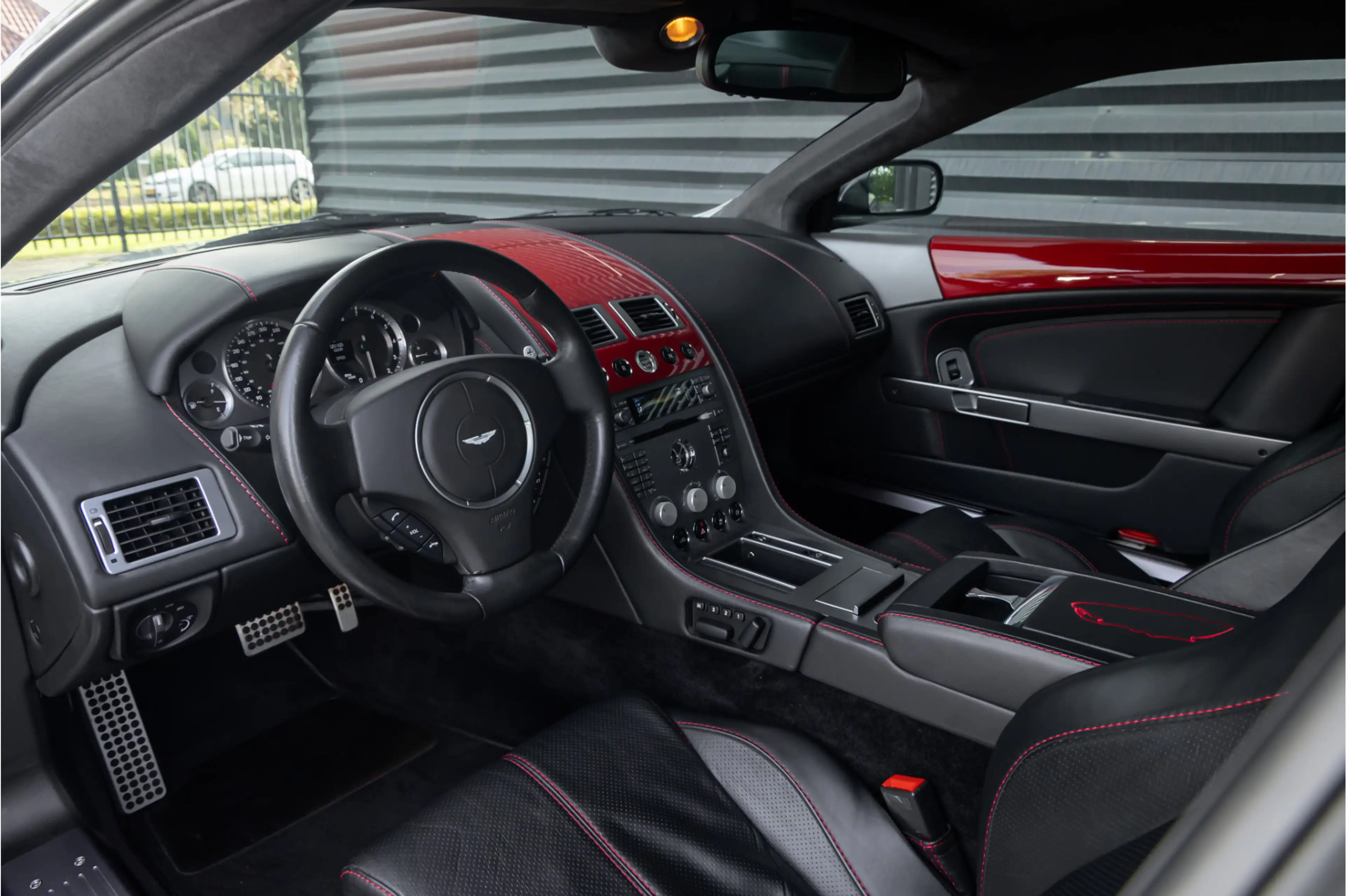 Aston Martin DB9 5.9 V12 Le Mans Limited Edition (1 of 124) — photo 36